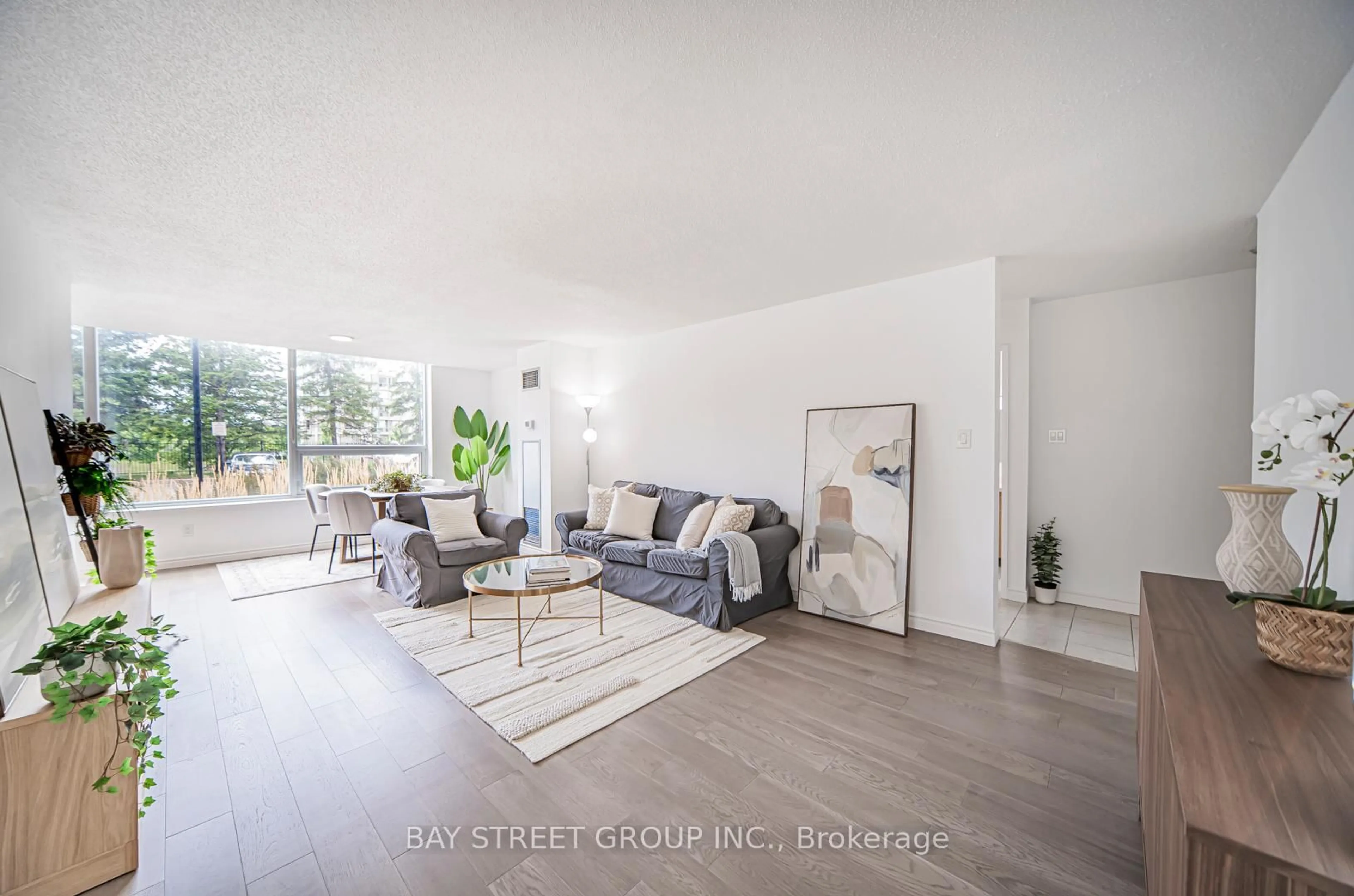 Living room with furniture, unknown for 326 Major Mackenzie Dr #102, Richmond Hill Ontario L4C 8T4
