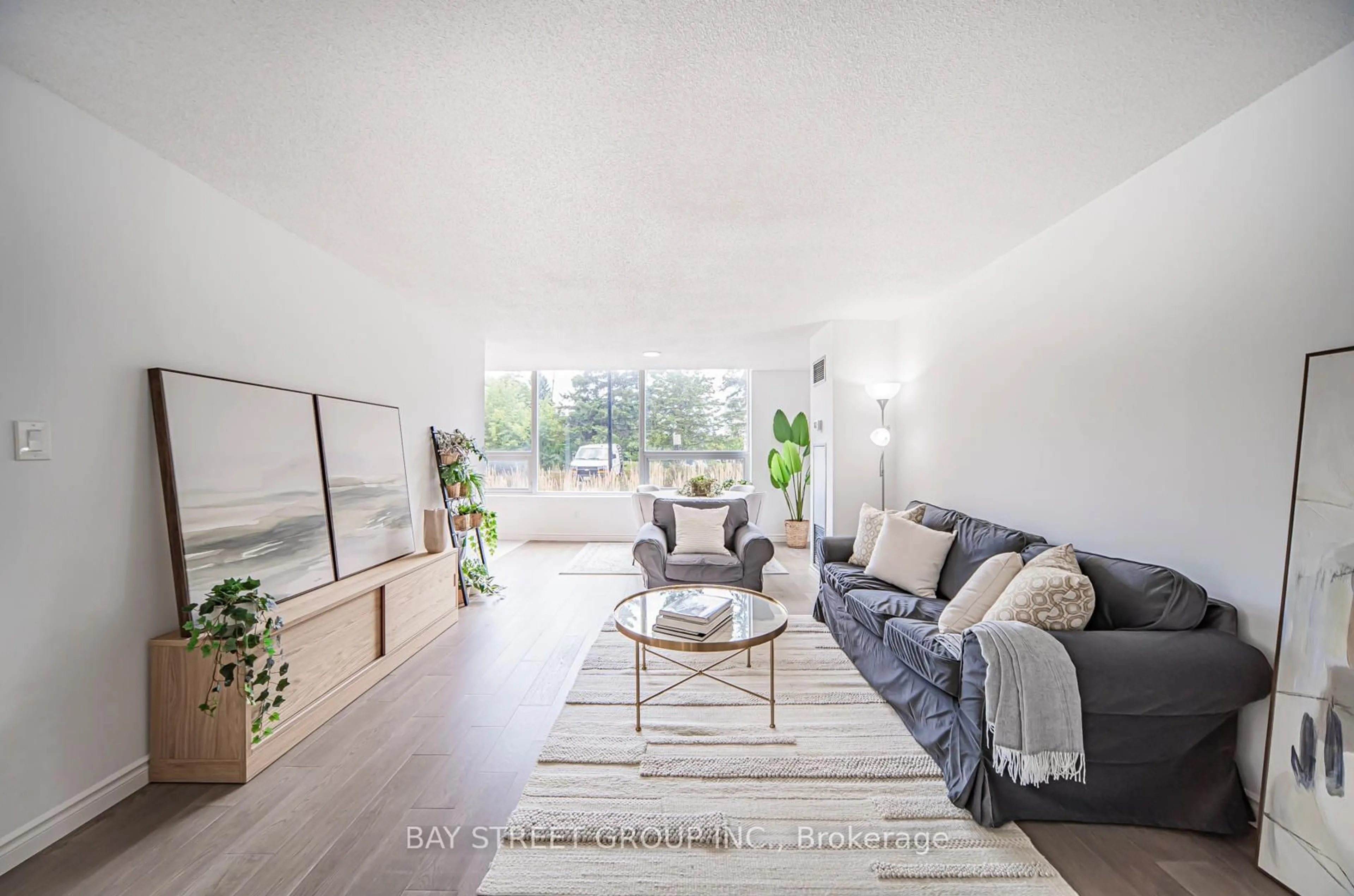 Living room with furniture, wood/laminate floor for 326 Major Mackenzie Dr #102, Richmond Hill Ontario L4C 8T4