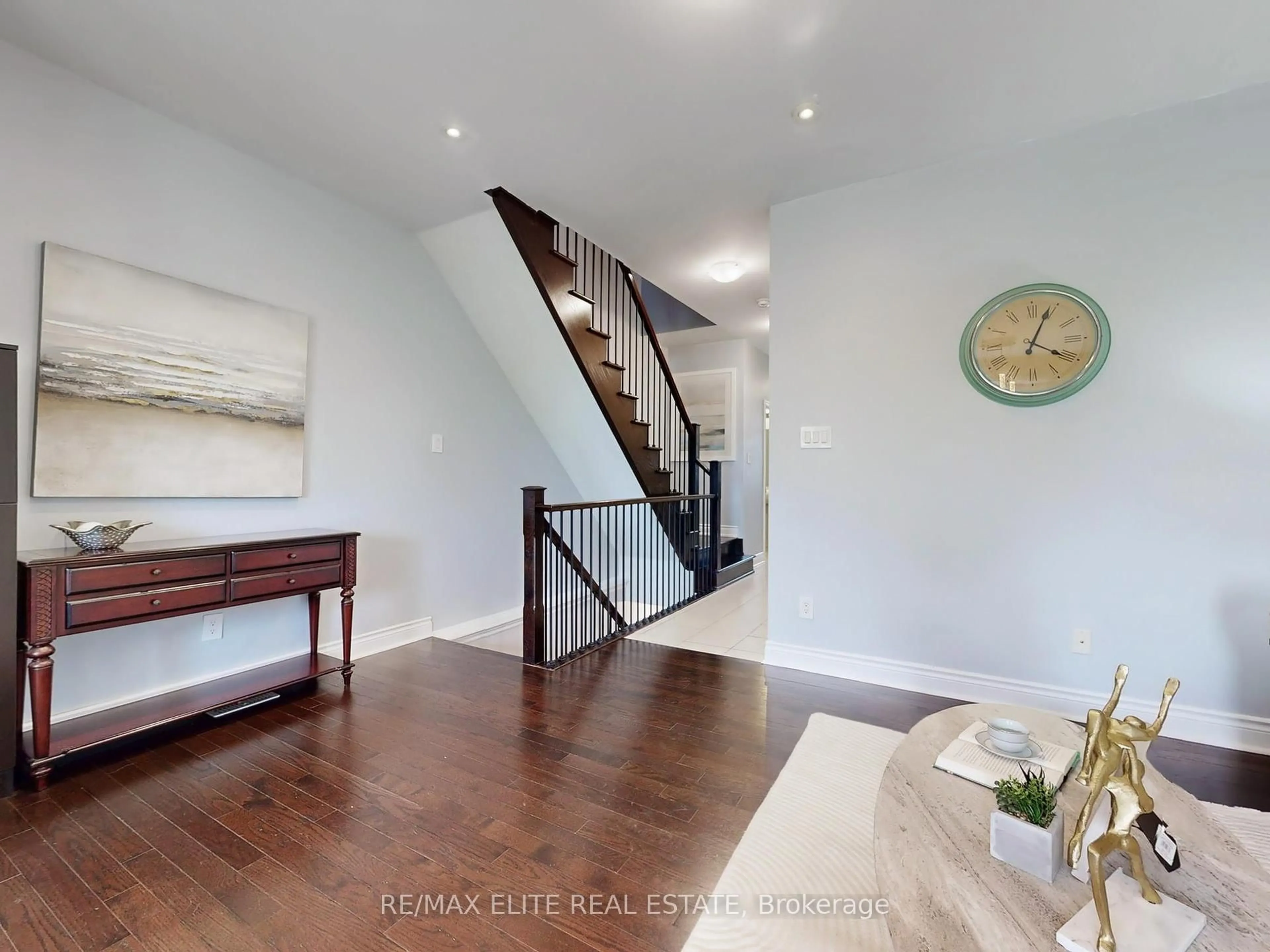 Unknown for 700 Wendy Culbert Cres, Newmarket Ontario L3X 0A4
