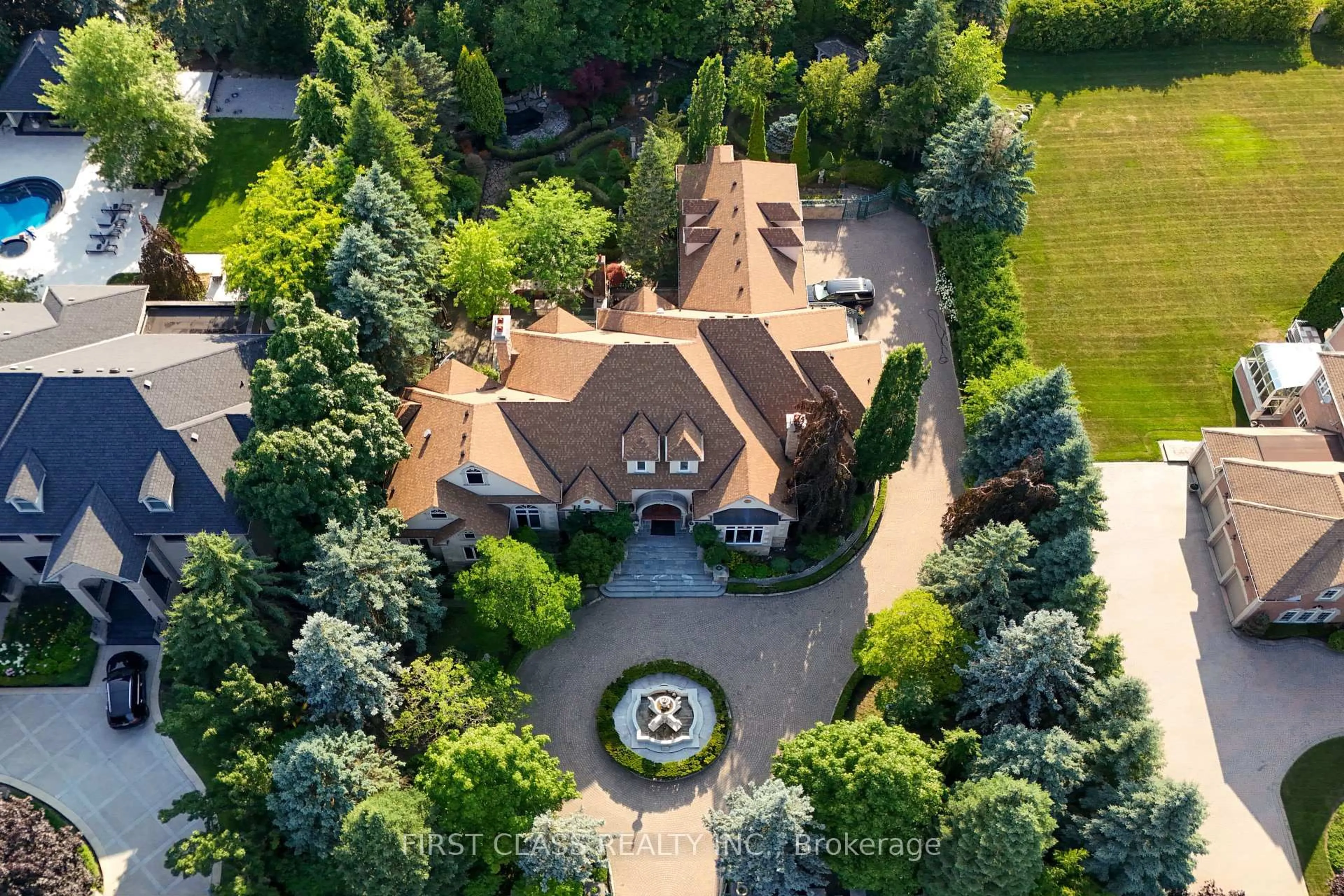 A pic from outside/outdoor area/front of a property/back of a property/a pic from drone, unknown for 121 Flatbush Ave, Vaughan Ontario L4L 8K1