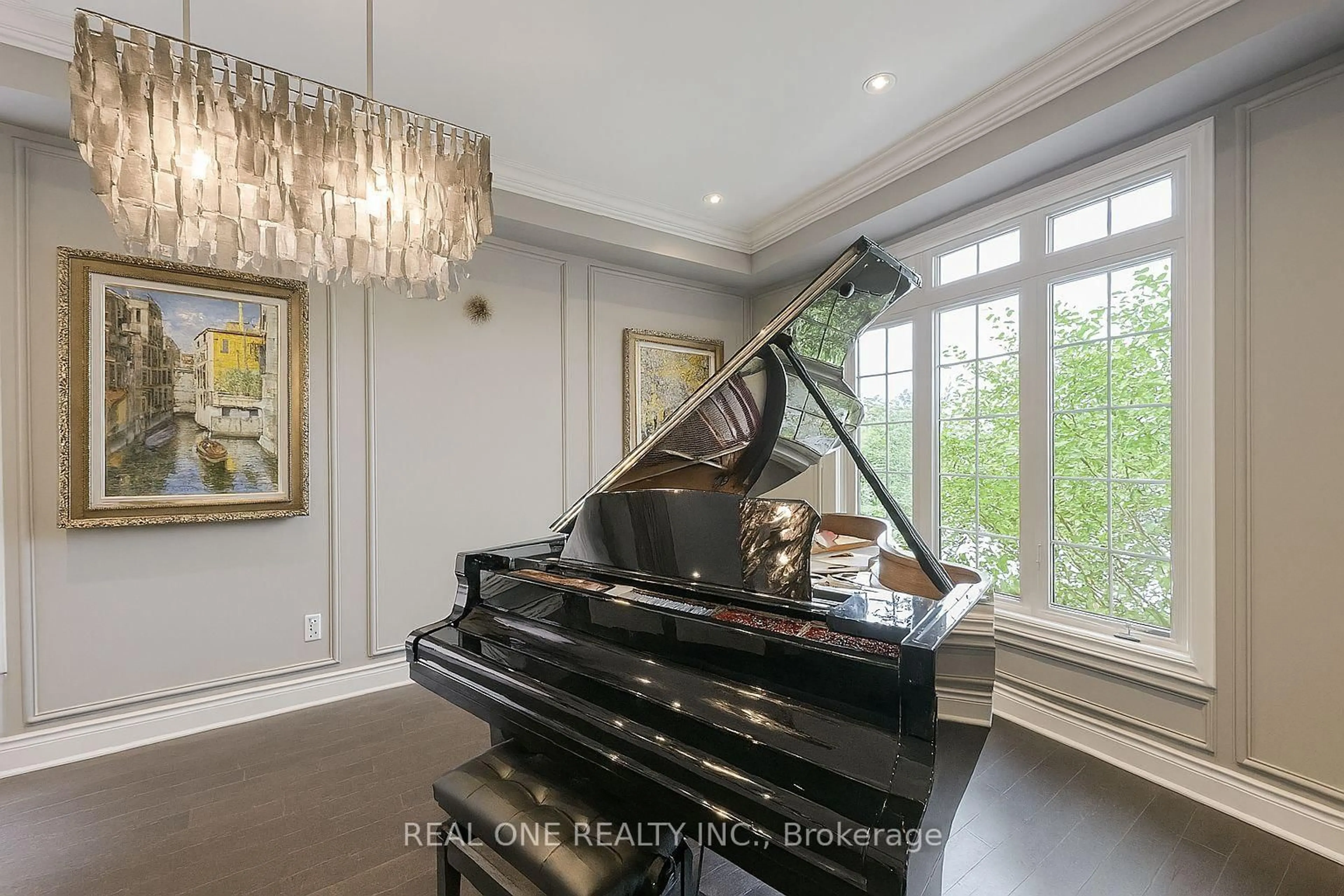 Indoor foyer for 998 Wilbur Pipher Circ, Newmarket Ontario L3X 0G5