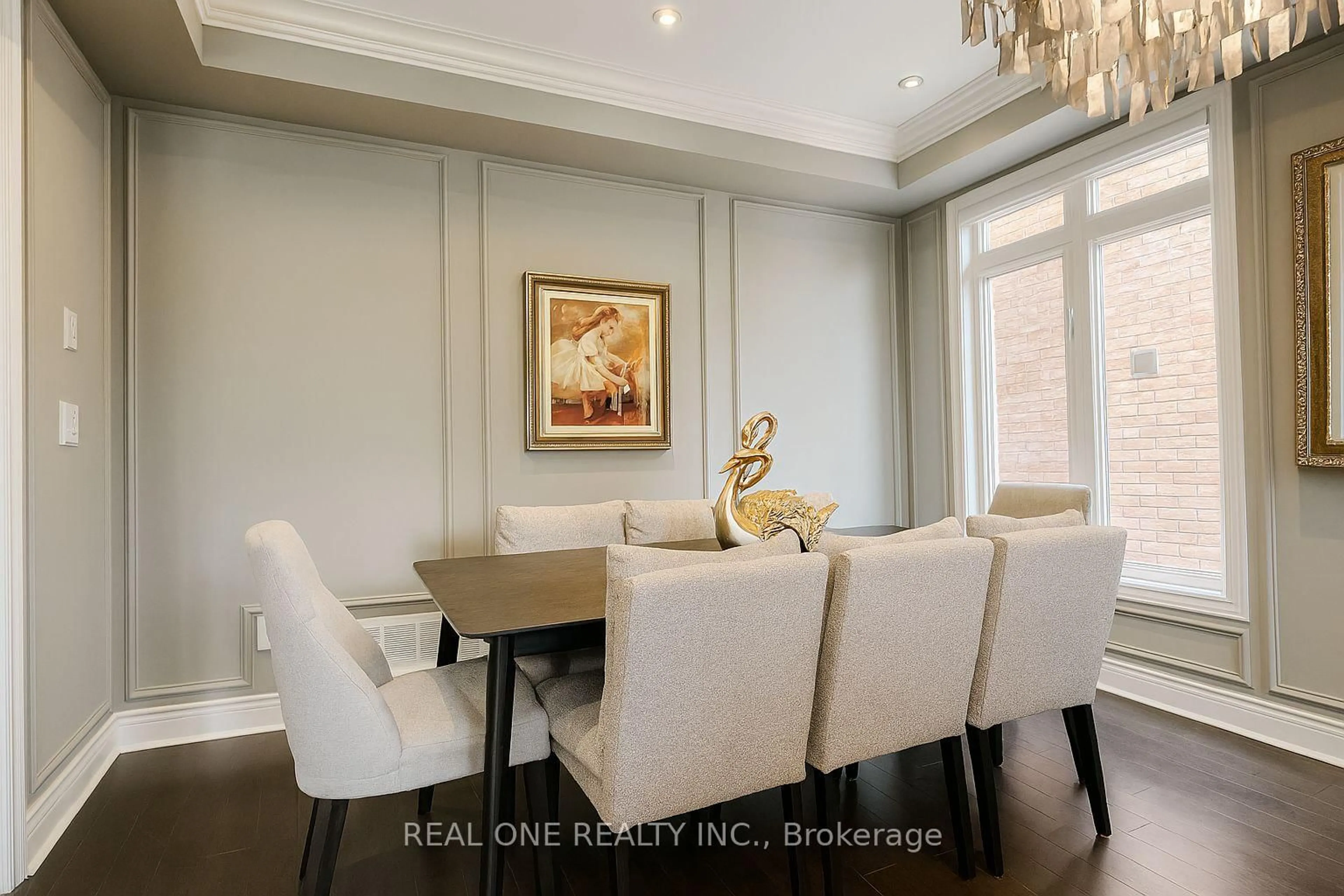 Dining room, wood/laminate floor for 998 Wilbur Pipher Circ, Newmarket Ontario L3X 0G5