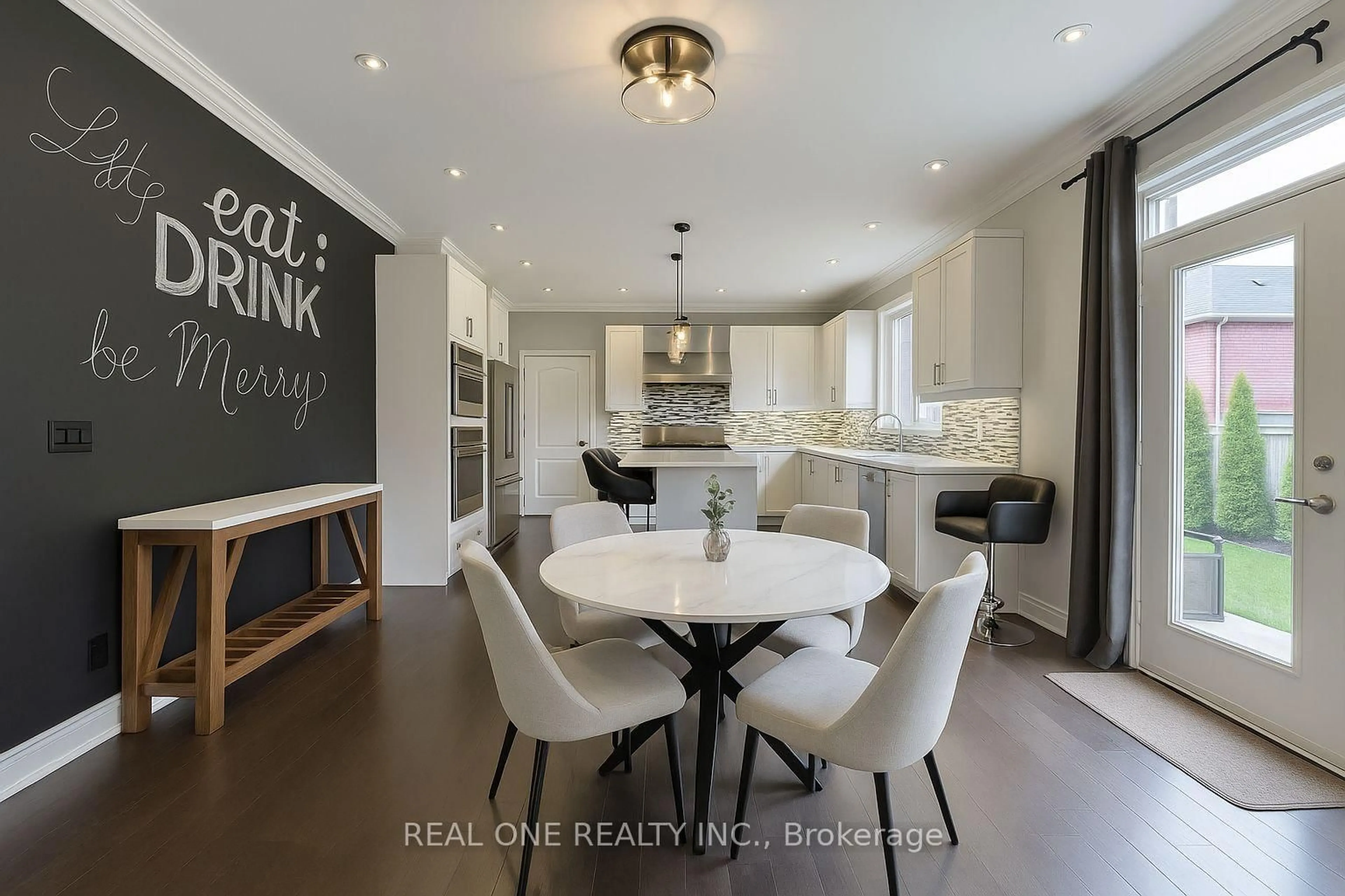 Open concept kitchen, unknown for 998 Wilbur Pipher Circ, Newmarket Ontario L3X 0G5