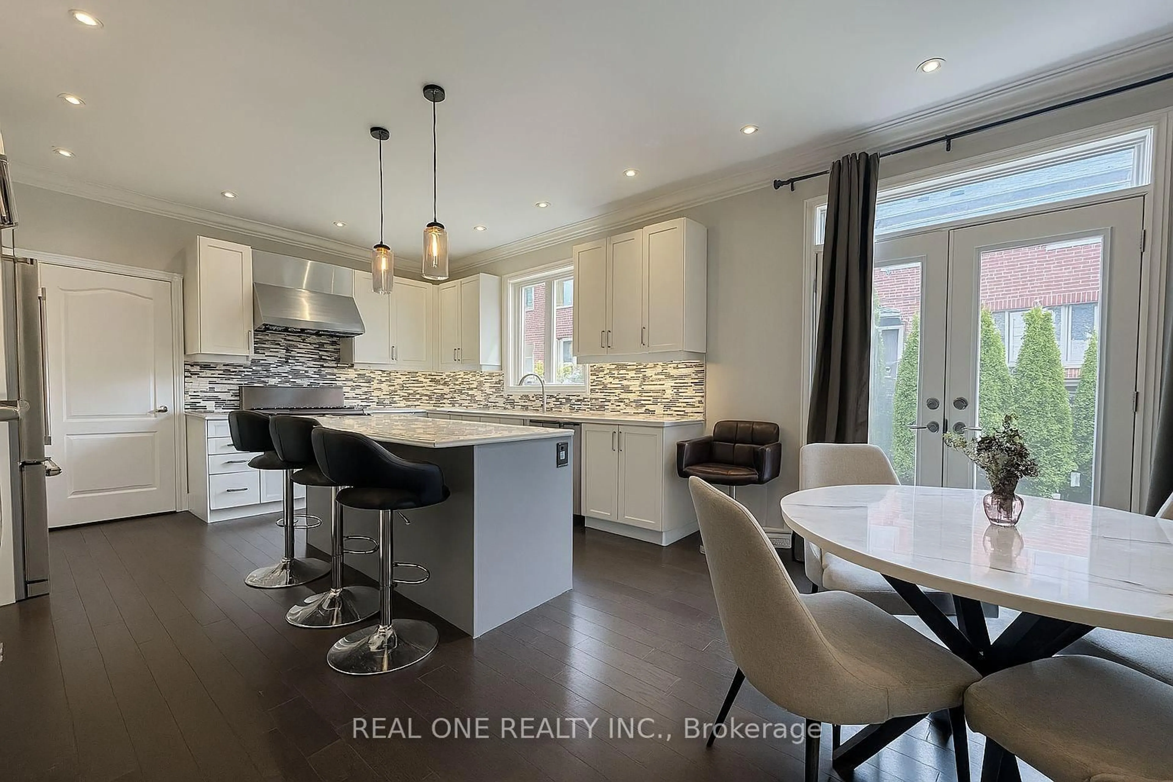 Open concept kitchen, ceramic/tile floor for 998 Wilbur Pipher Circ, Newmarket Ontario L3X 0G5