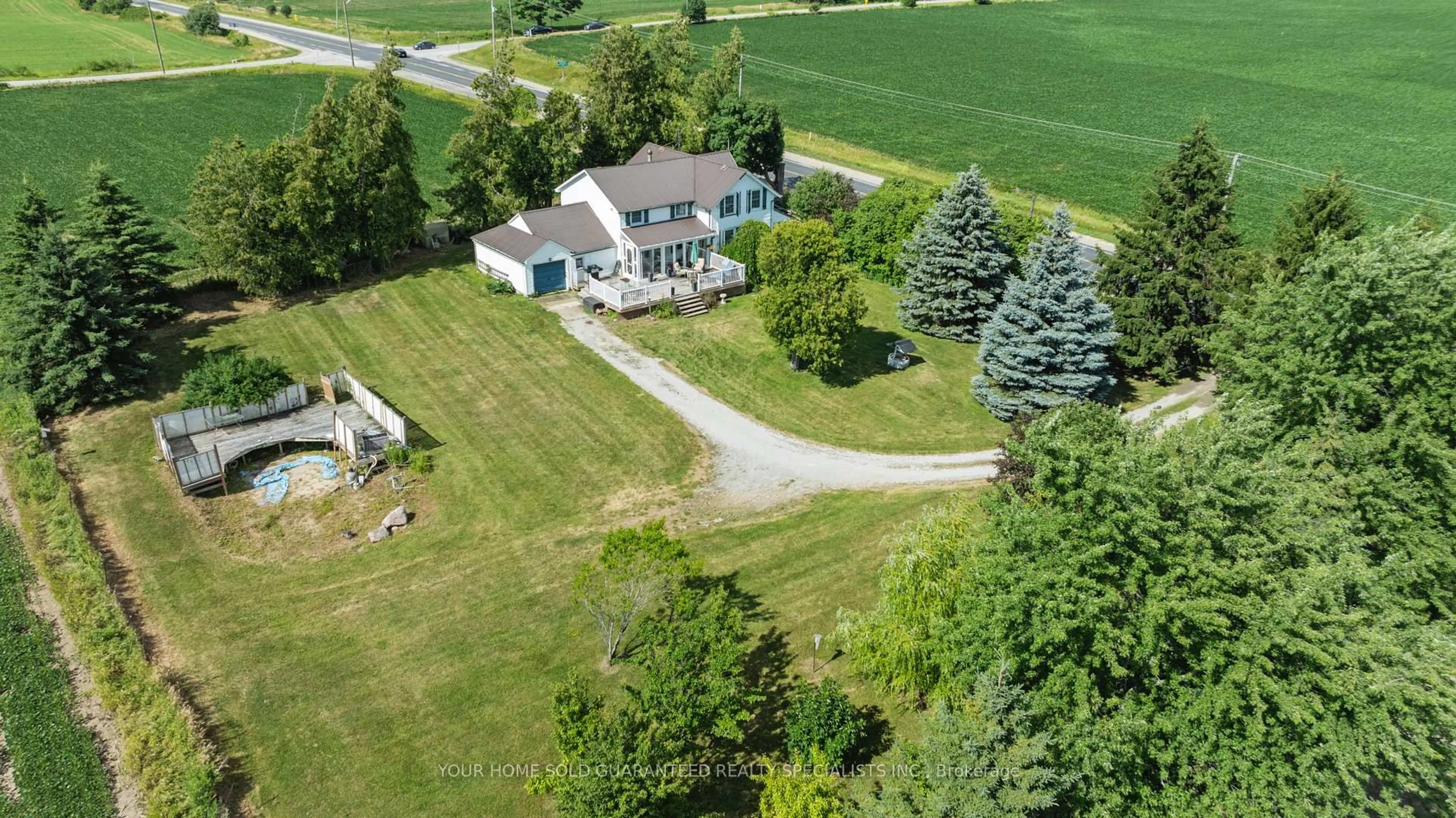 A pic from outside/outdoor area/front of a property/back of a property/a pic from drone, unknown for 3440 Highway 27, Bradford West Gwillimbury Ontario L3Z 3X1