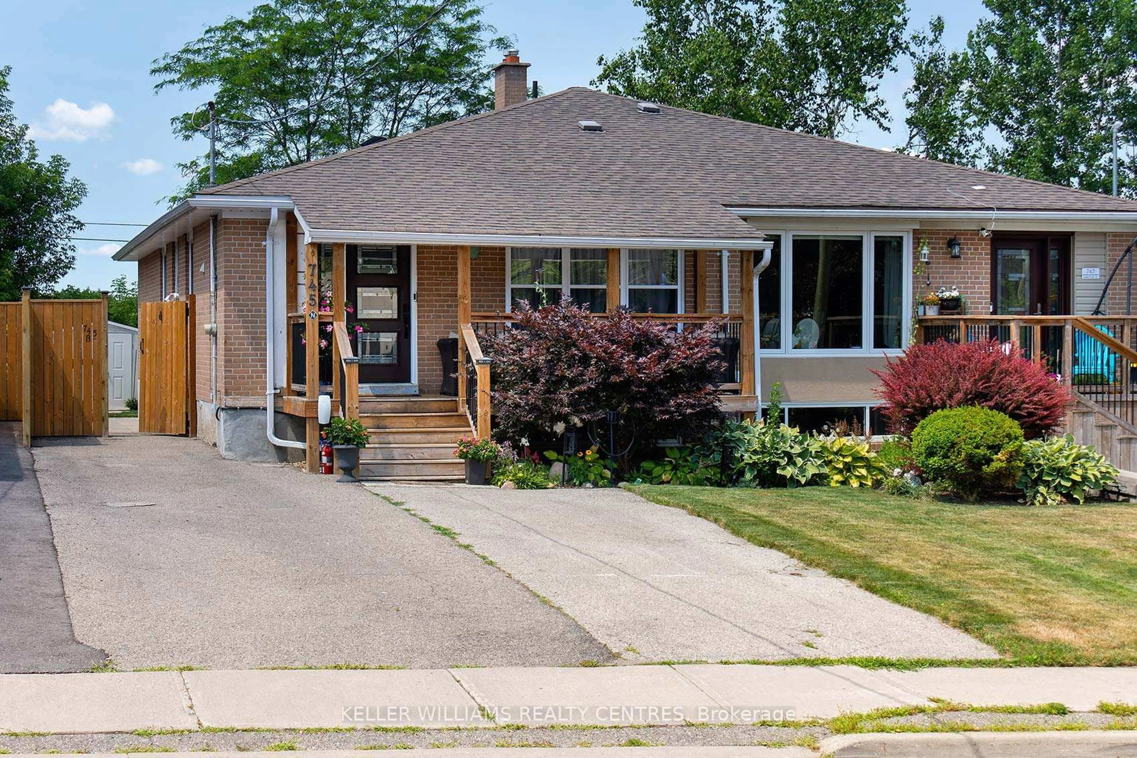 Home with brick exterior material, street for 745 Sunnypoint Dr, Newmarket Ontario L3Y 2Z7