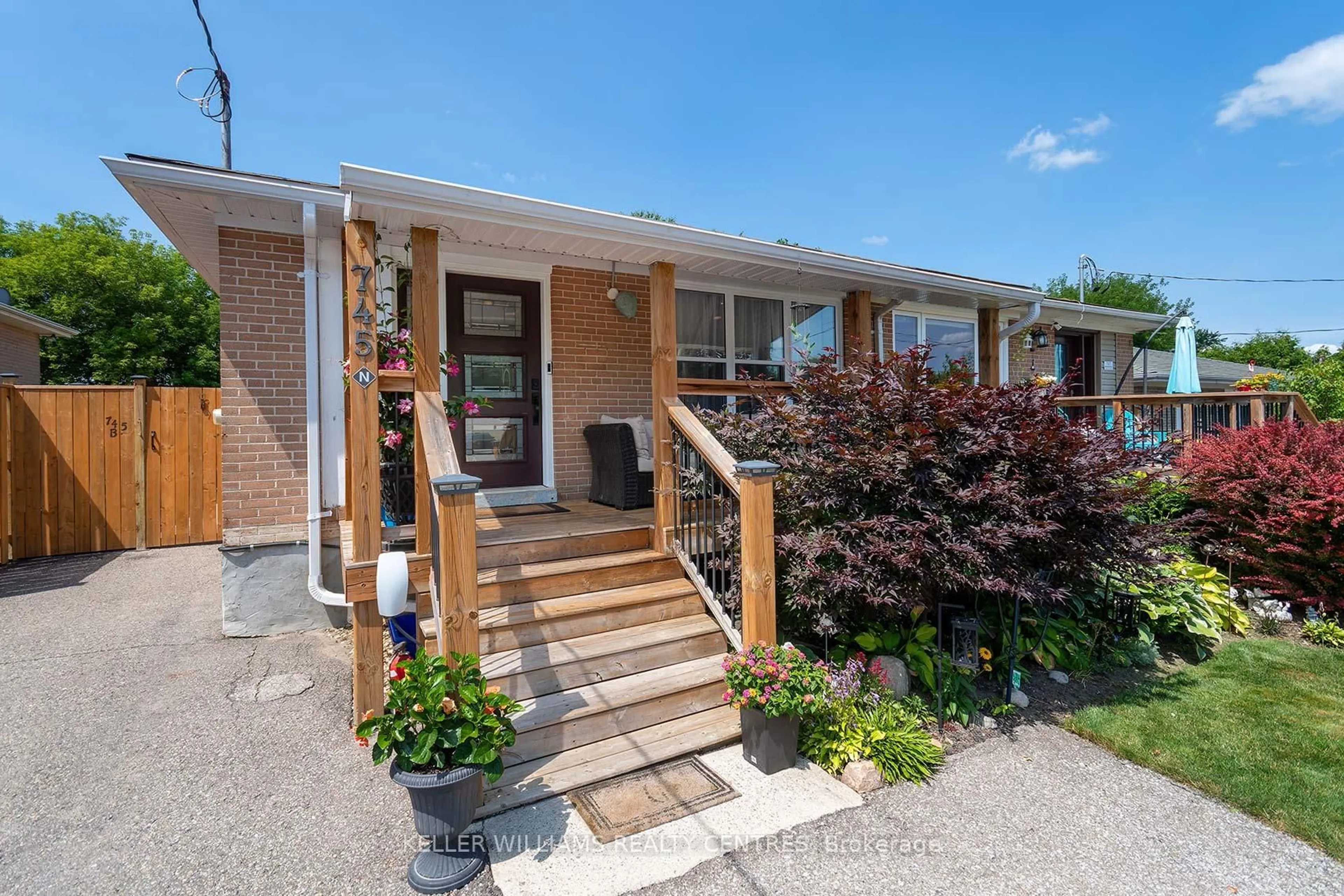 Home with brick exterior material, street for 745 Sunnypoint Dr, Newmarket Ontario L3Y 2Z7