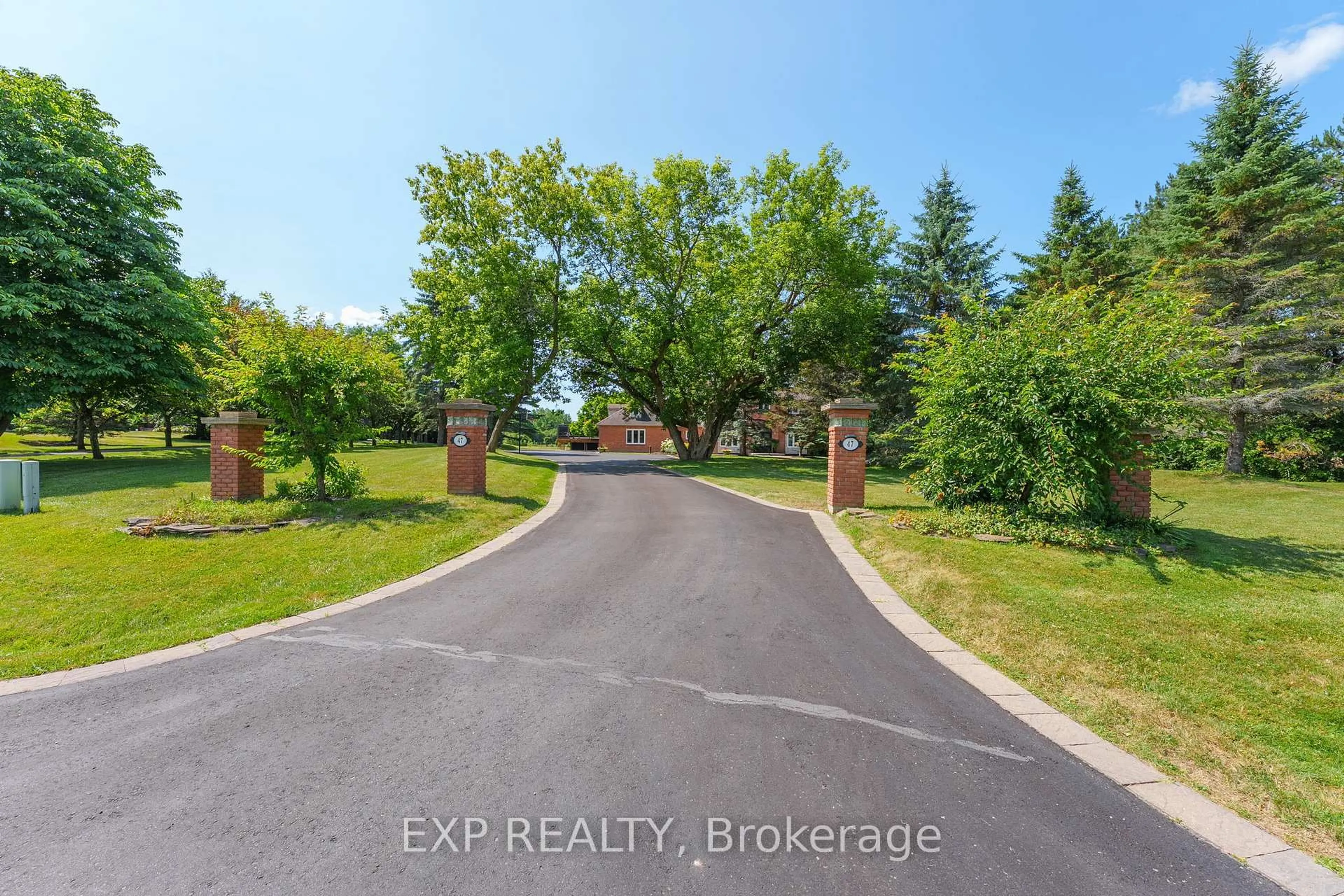 A pic from outside/outdoor area/front of a property/back of a property/a pic from drone, water/lake/river/ocean view for 47 Brule Tr, King Ontario L7B 0C7