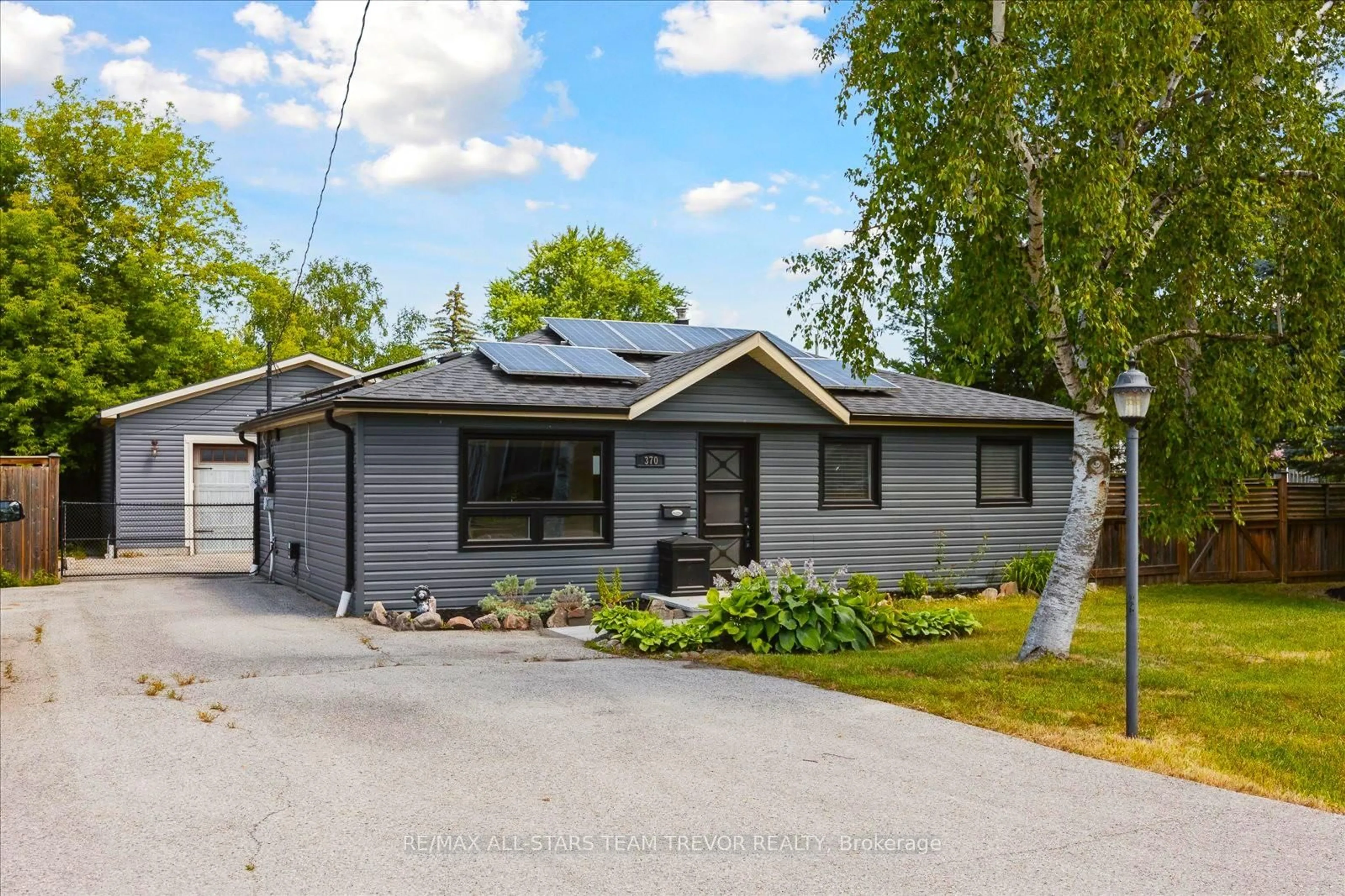 Home with vinyl exterior material, street for 370 Adeline Dr, Georgina Ontario L4P 3C3