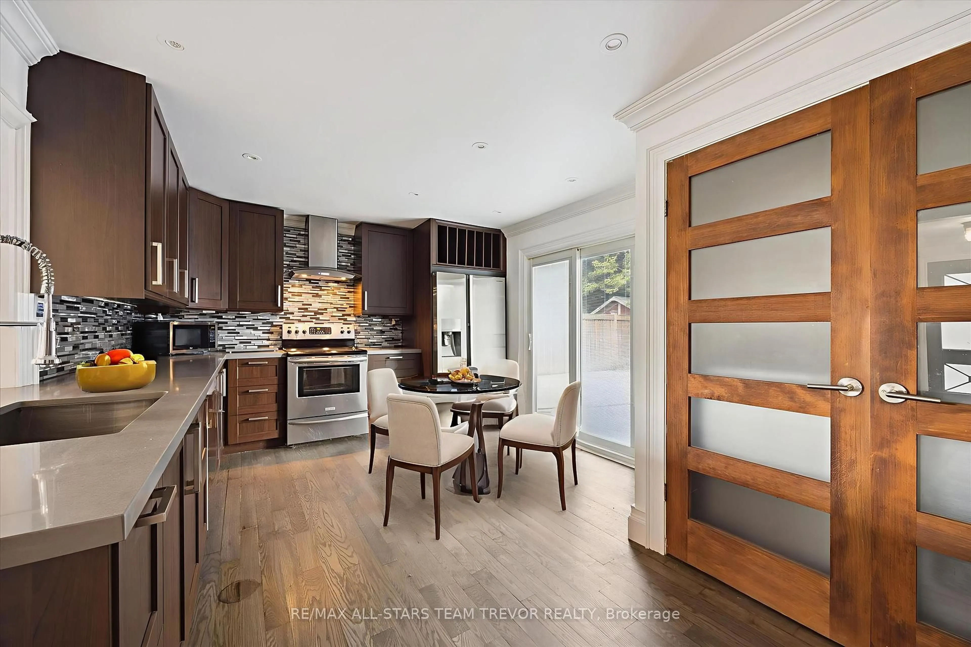 Open concept kitchen, unknown for 370 Adeline Dr, Georgina Ontario L4P 3C3