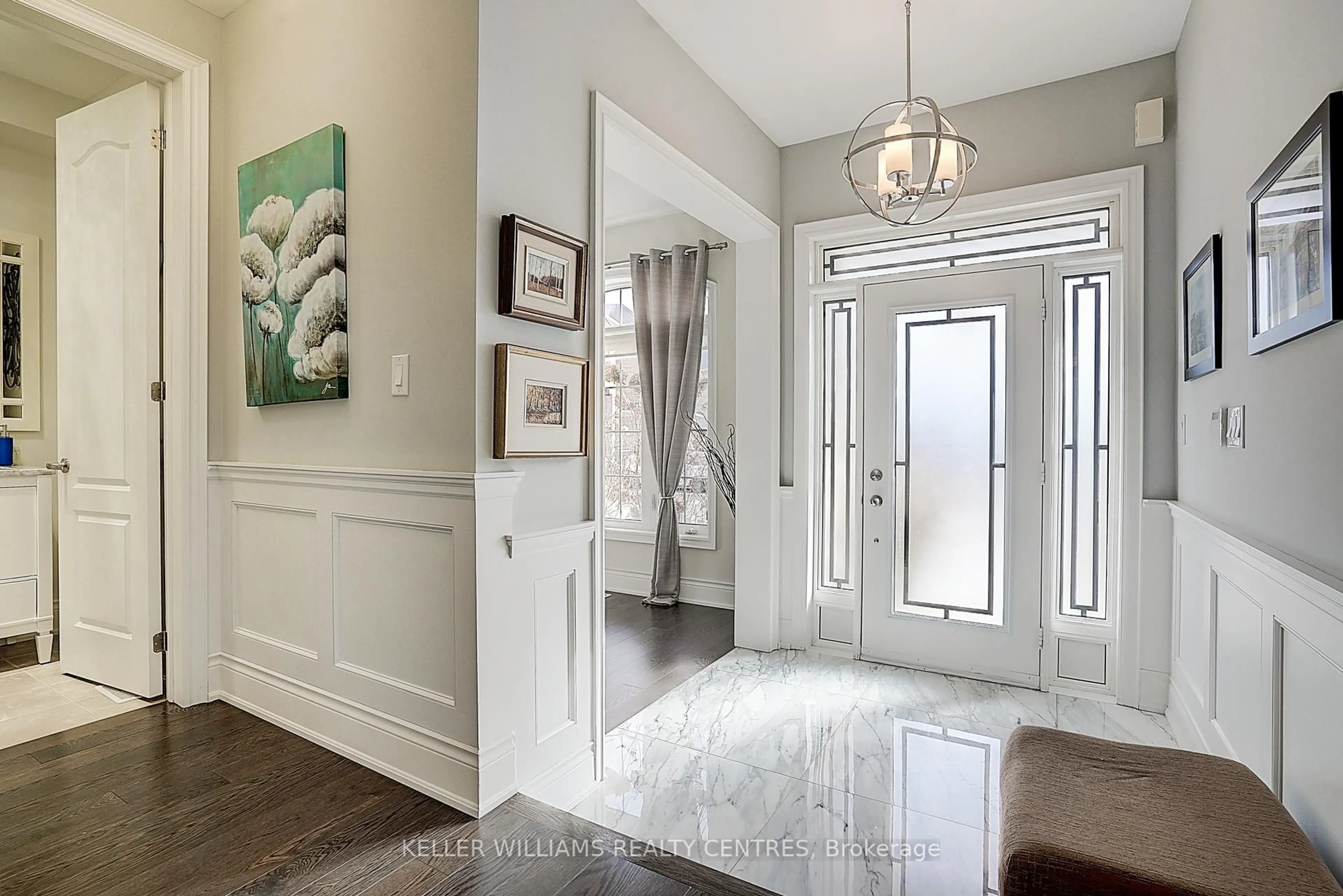 Indoor entryway for 76 Kashani Crt, Aurora Ontario L4G 0W6