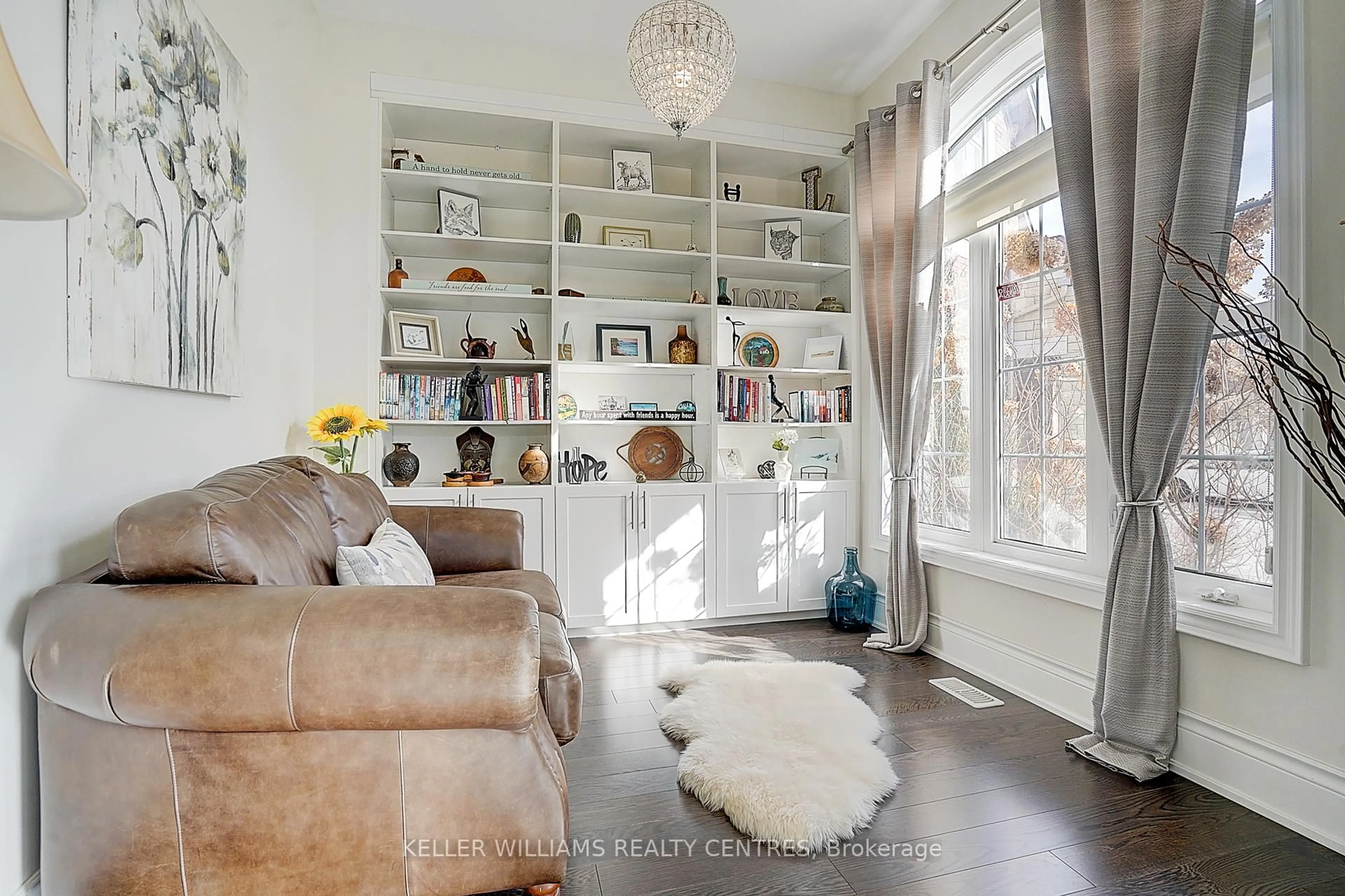 Living room with furniture, unknown for 76 Kashani Crt, Aurora Ontario L4G 0W6