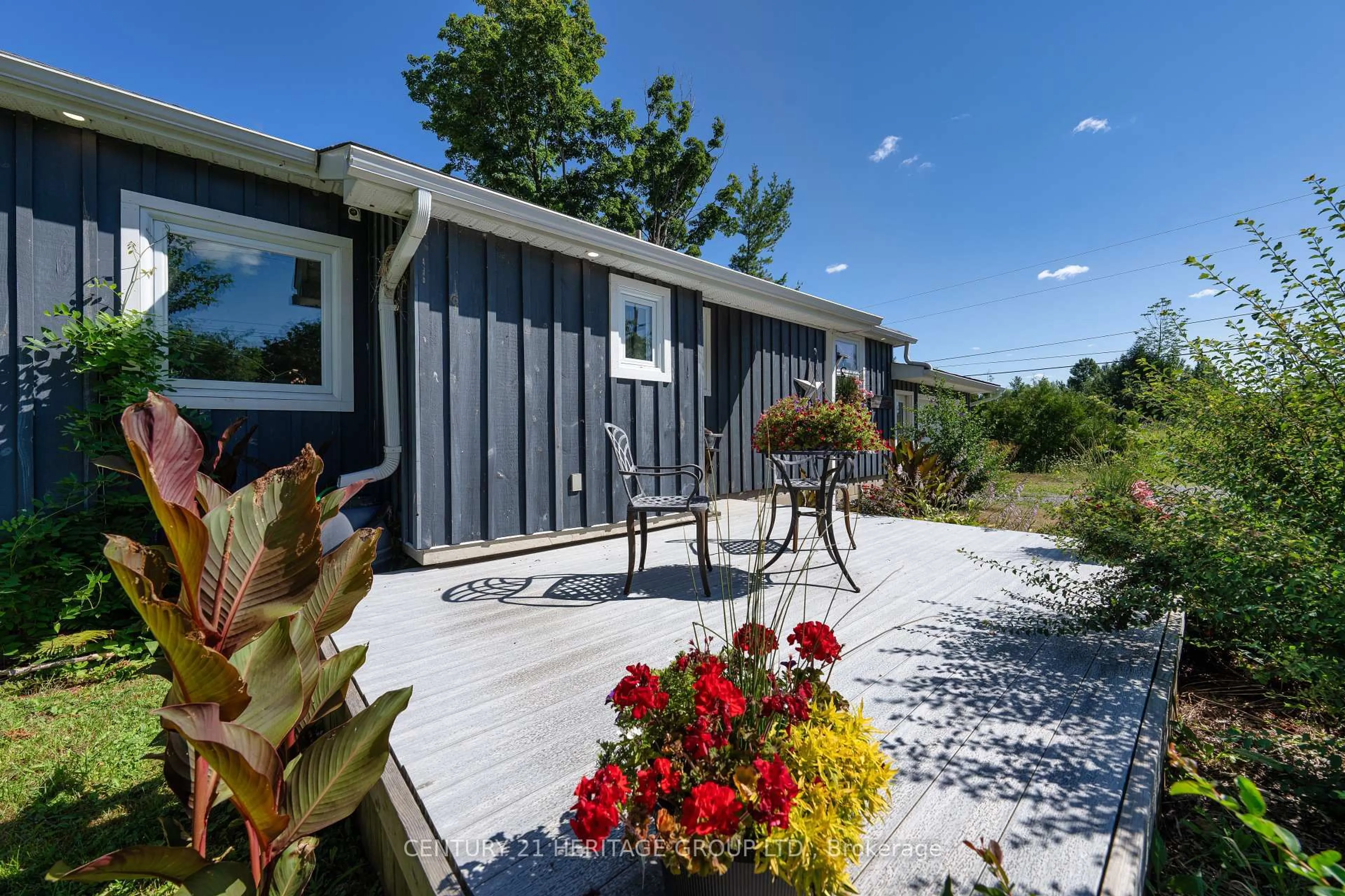 Home with vinyl exterior material, street for 393B Thorah Concession Rd 2 Rd, Brock Ontario L0K 1A0