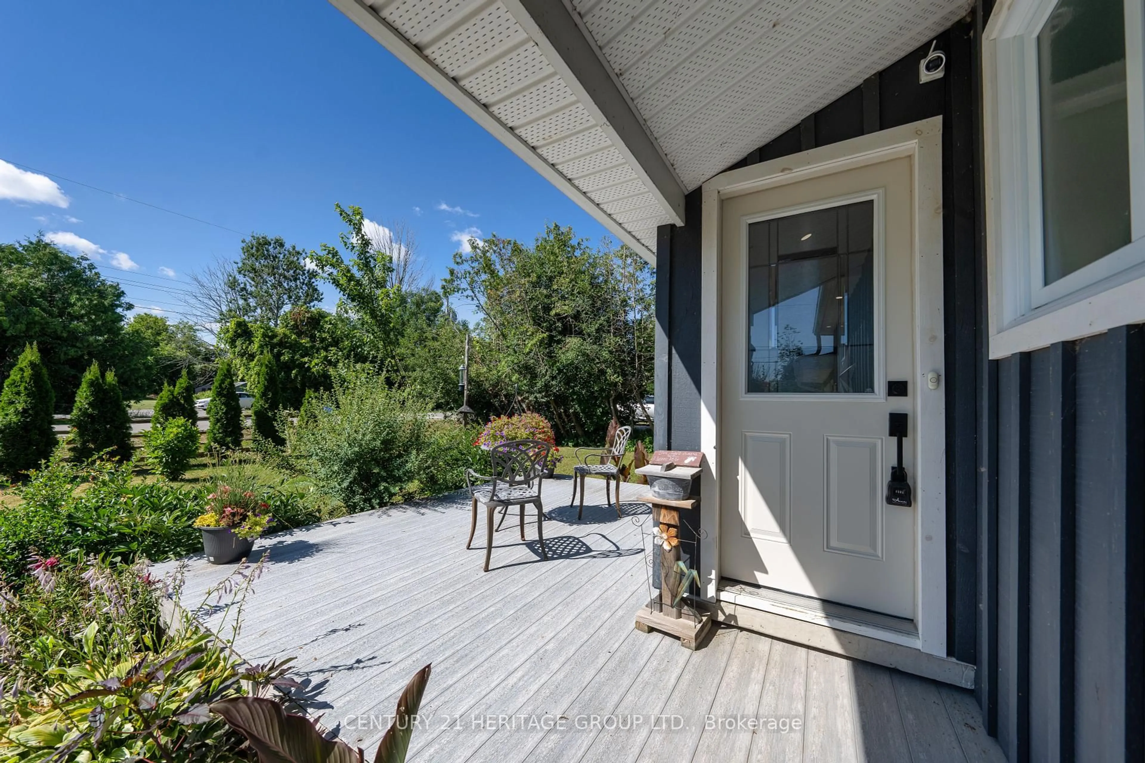Patio, street for 393B Thorah Concession Rd 2 Rd, Brock Ontario L0K 1A0