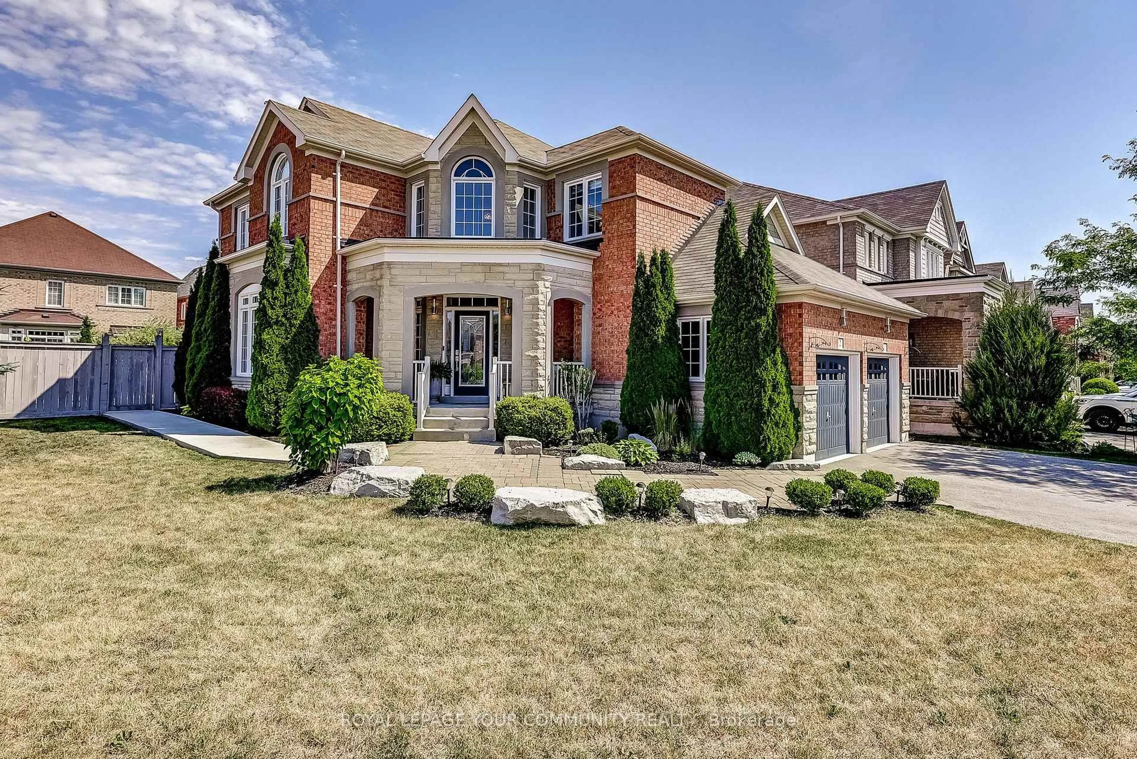 Home with brick exterior material, street for 2 Green Darner Tr, Bradford West Gwillimbury Ontario L3Z 0M1
