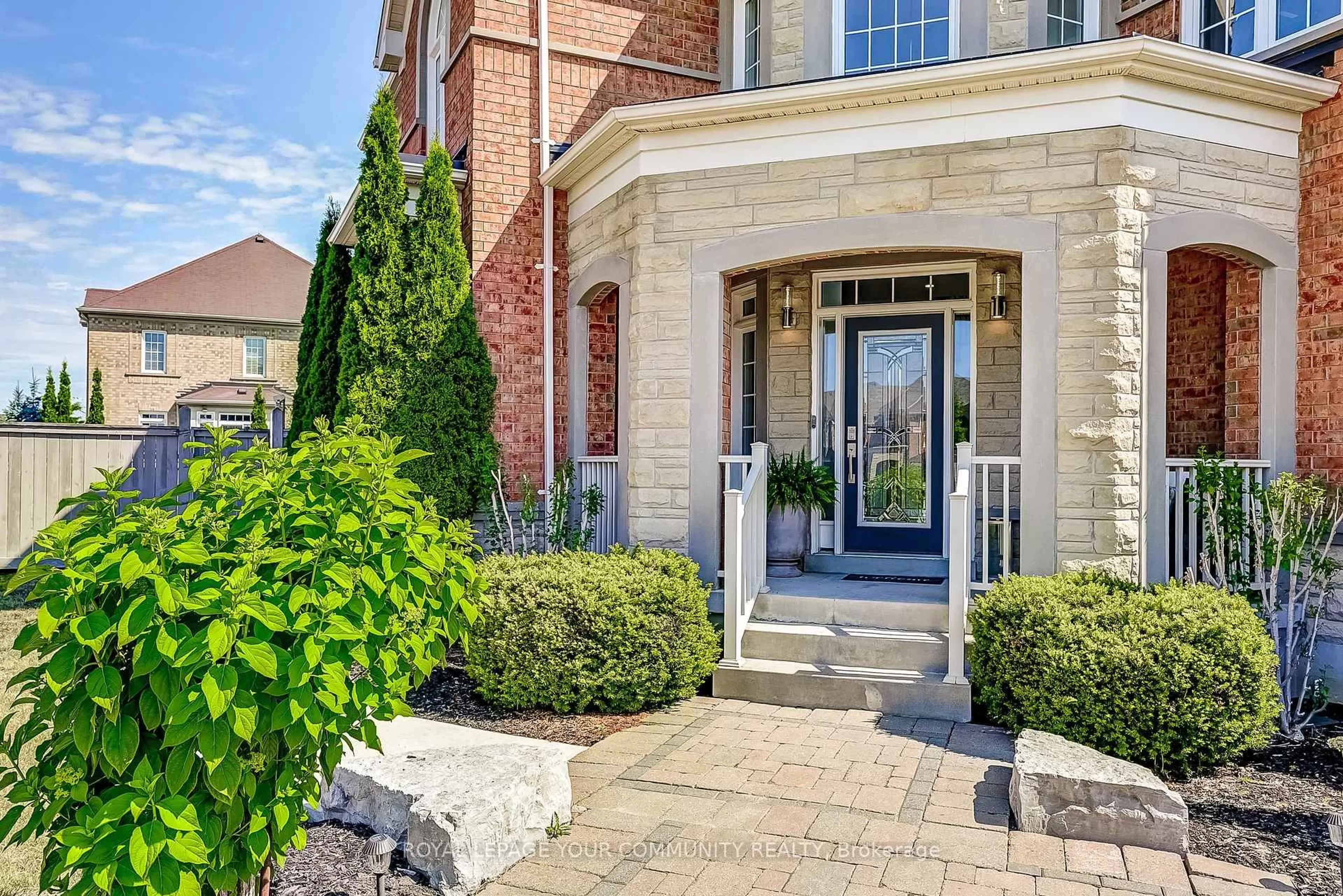 Home with brick exterior material, street for 2 Green Darner Tr, Bradford West Gwillimbury Ontario L3Z 0M1