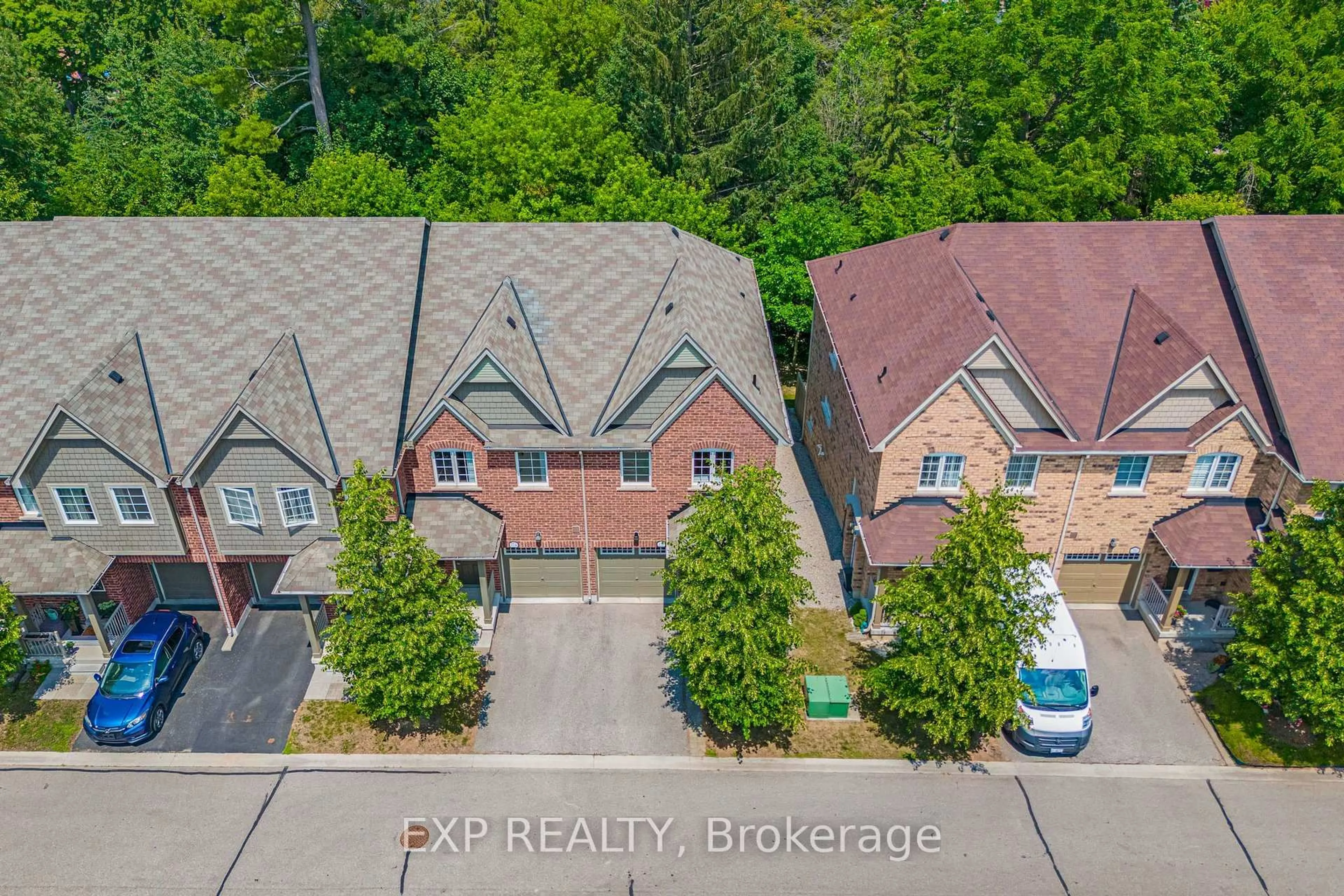 A pic from outside/outdoor area/front of a property/back of a property/a pic from drone, street for 776 Harry Syratt Ave, Newmarket Ontario L3X 0A3