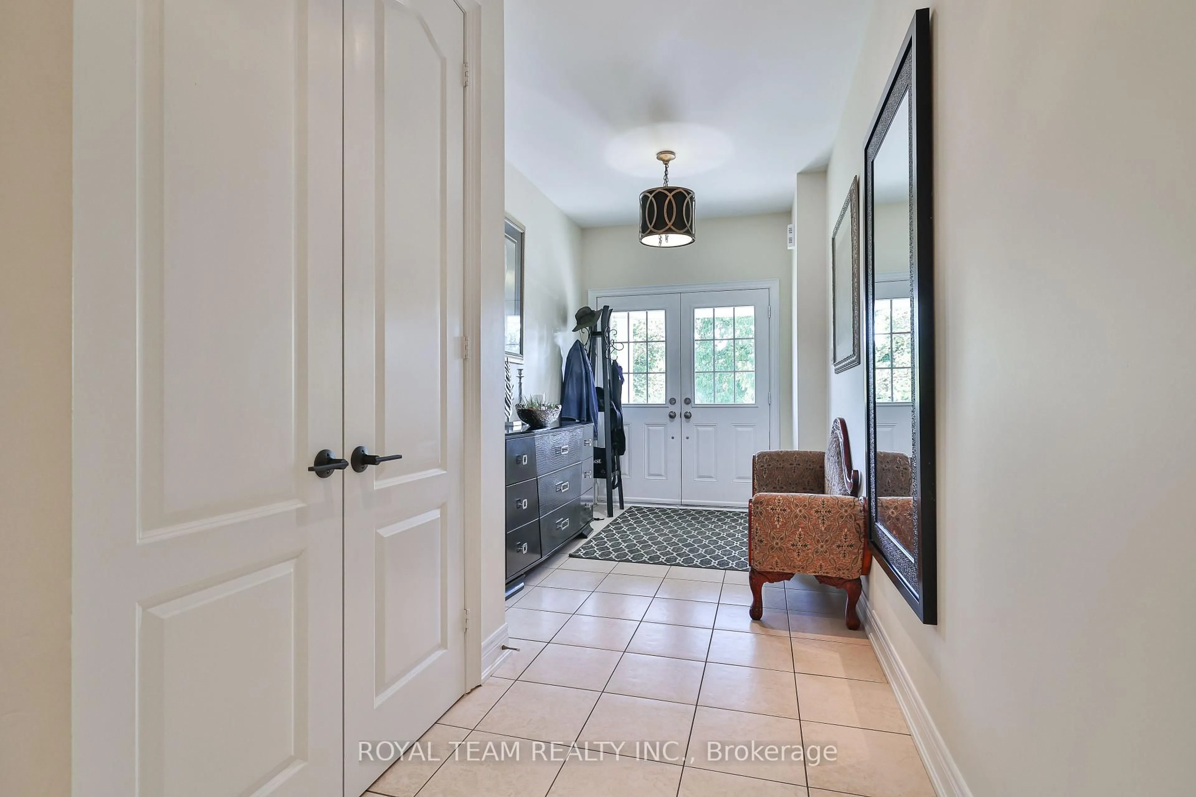 Indoor entryway for 299 Bathurst Glen Dr, Vaughan Ontario L4J 9K8