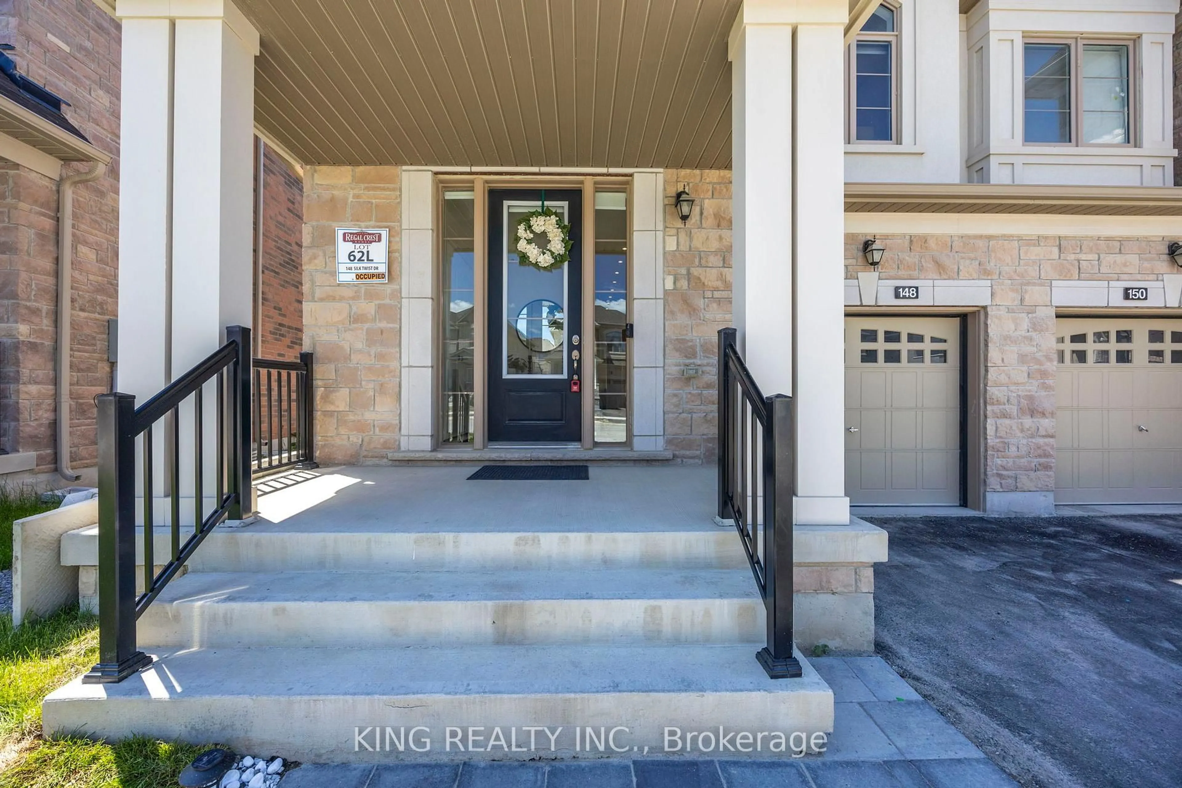 Indoor entryway for 148 Silk Twist Dr, East Gwillimbury Ontario L9N 0V7