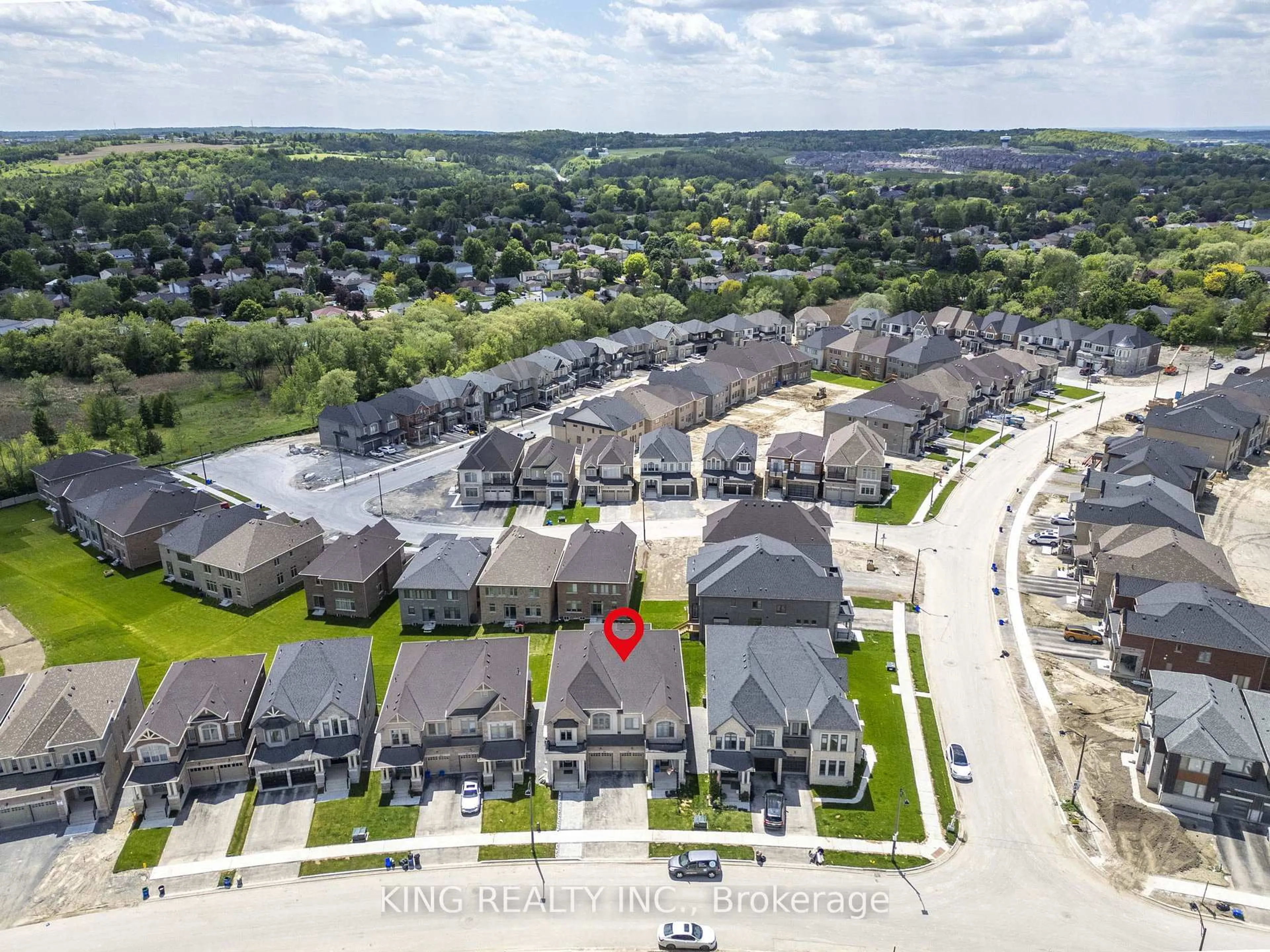 A pic from outside/outdoor area/front of a property/back of a property/a pic from drone, unknown for 148 Silk Twist Dr, East Gwillimbury Ontario L9N 0V7