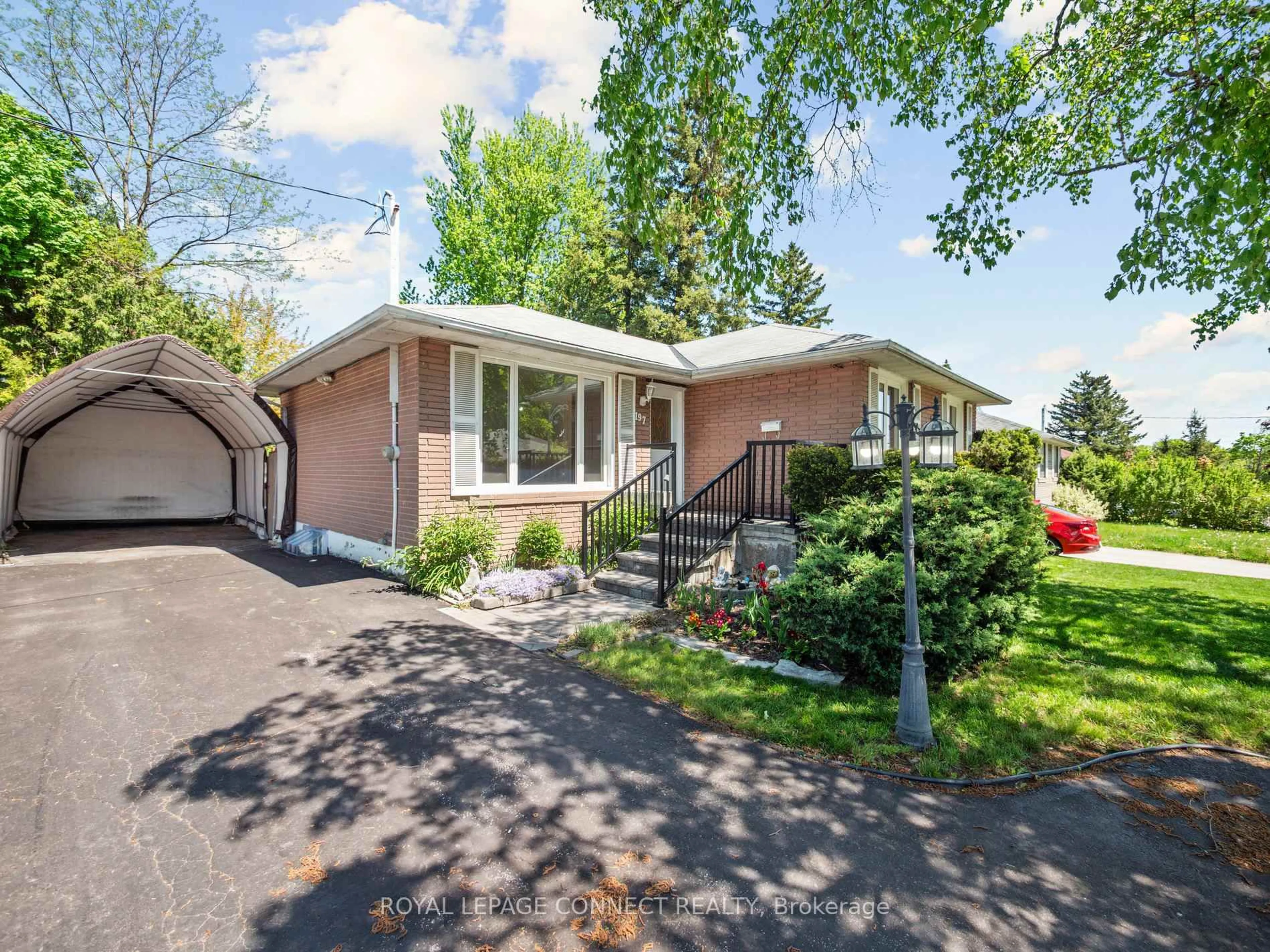 Home with brick exterior material, street for 197 Cherrywood Dr, Newmarket Ontario L3Y 2X9