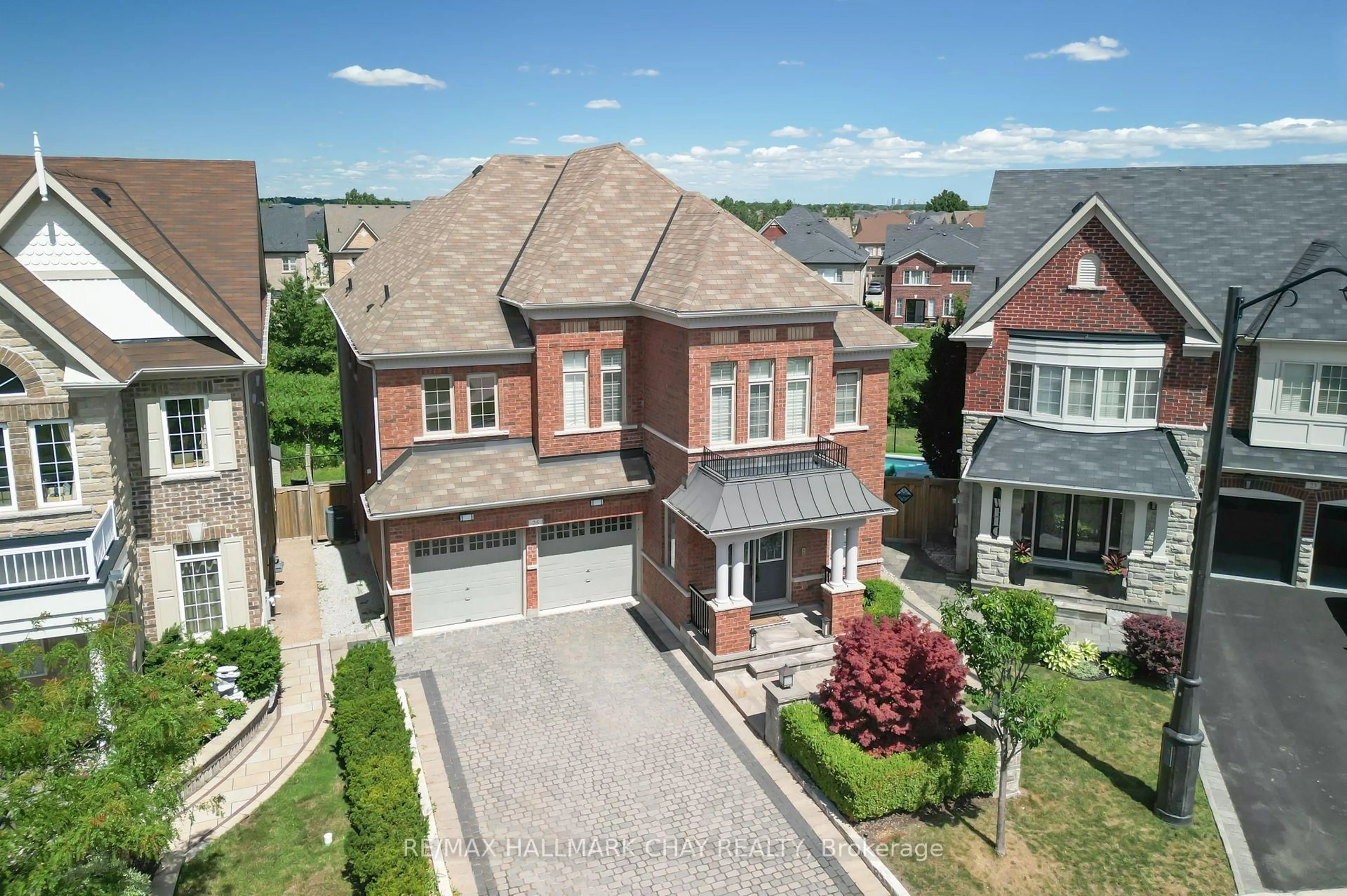 A pic from outside/outdoor area/front of a property/back of a property/a pic from drone, street for 25 Card Lumber Cres, Vaughan Ontario L4H 3N5