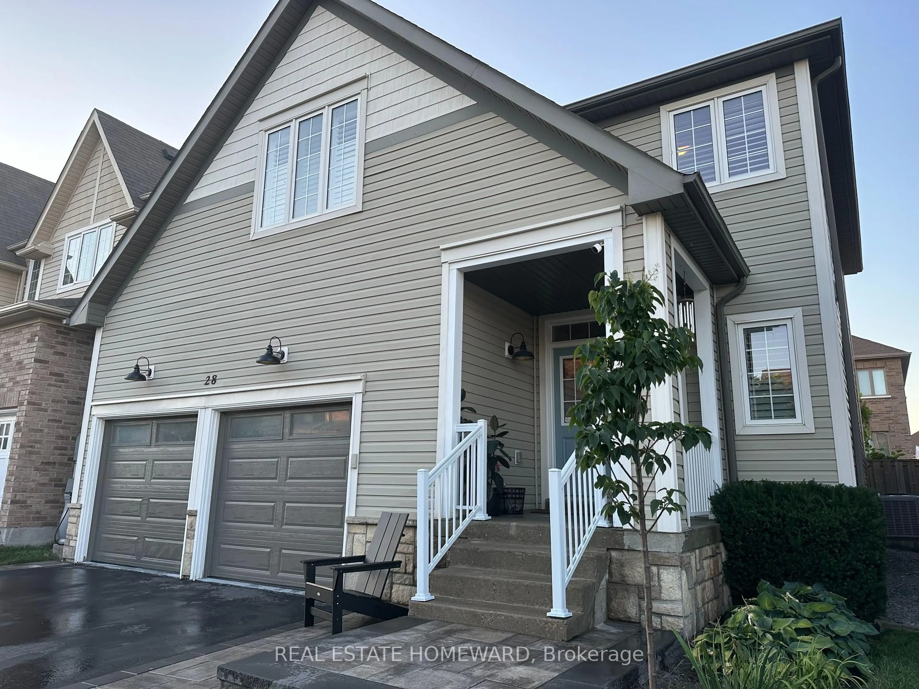 Home with vinyl exterior material, street for 28 Bostock Dr, Georgina Ontario L4P 0E8