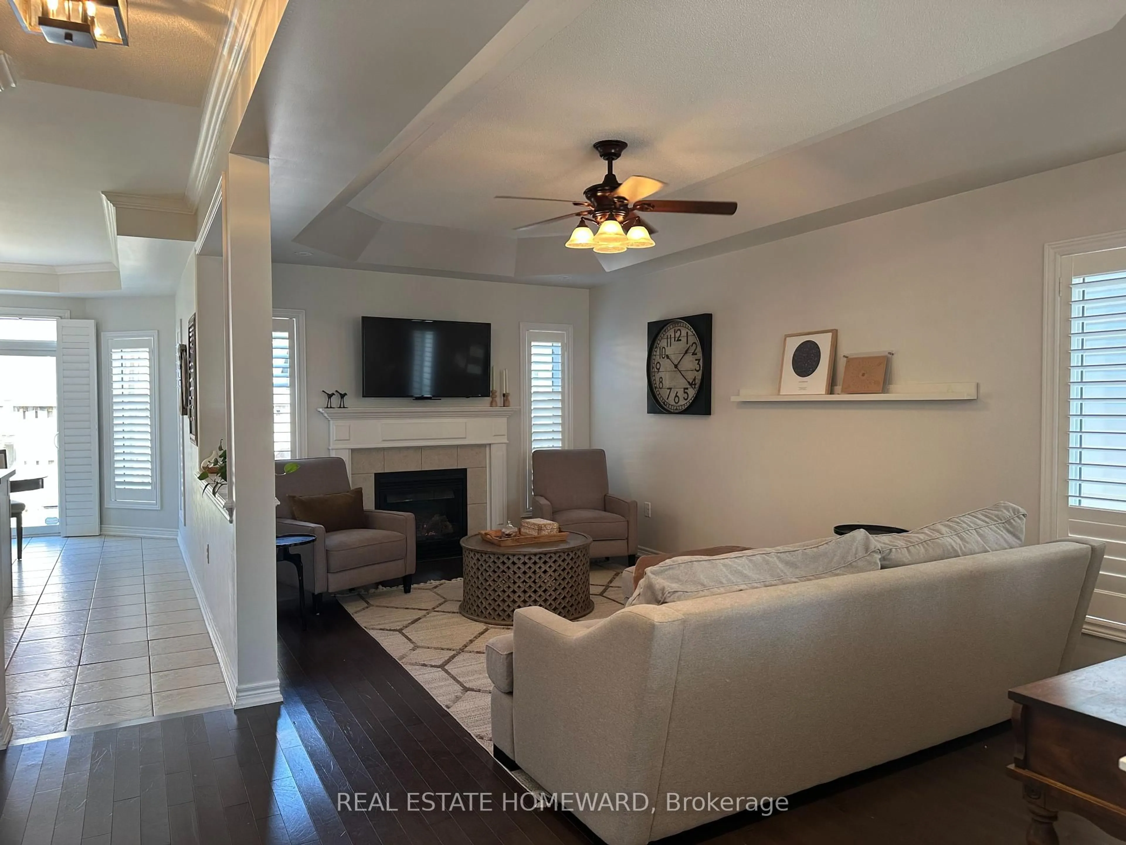 Living room with furniture, unknown for 28 Bostock Dr, Georgina Ontario L4P 0E8