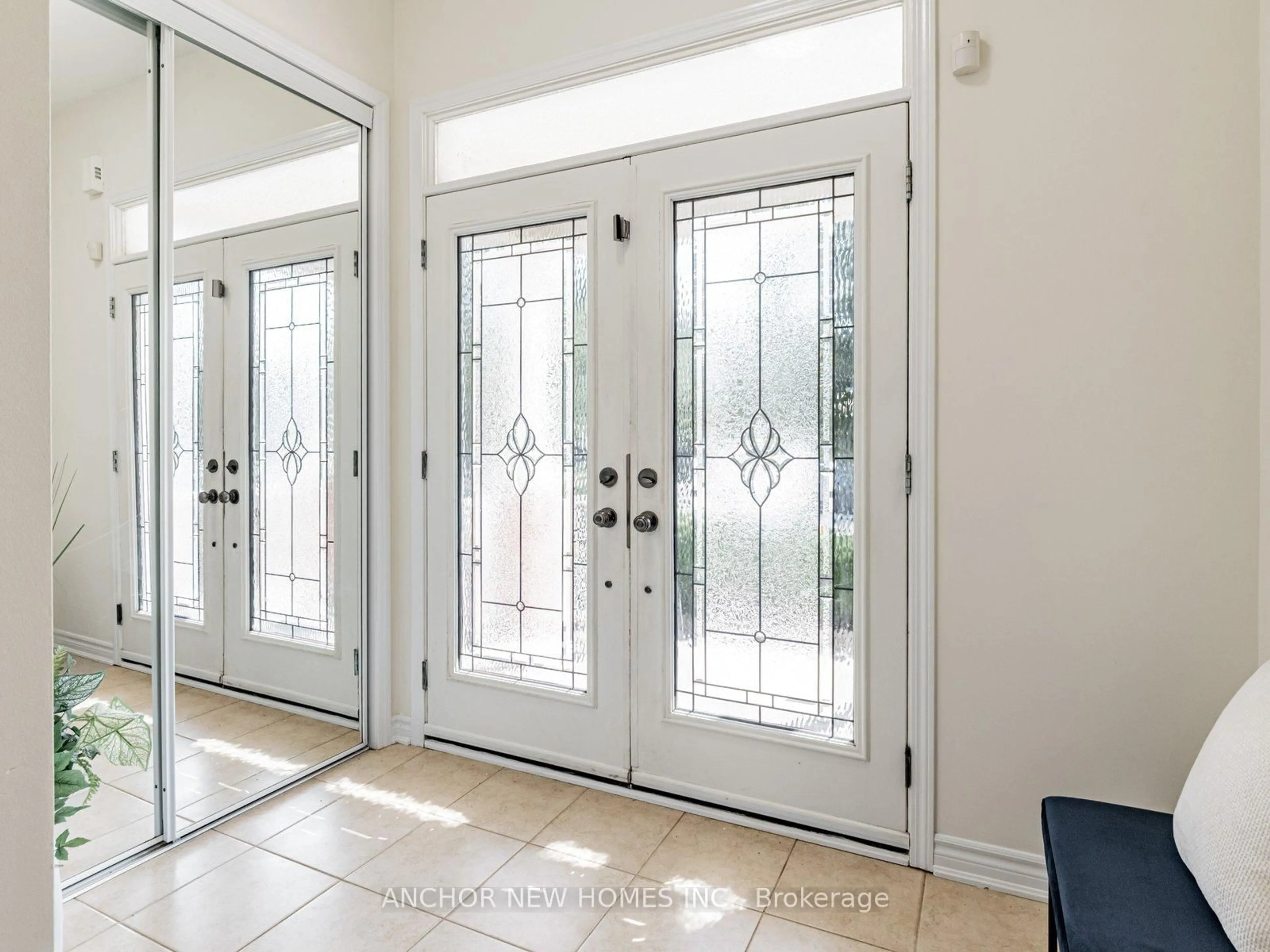Indoor entryway for 37 Collie Cres, Whitchurch-Stouffville Ontario L4A 7X5
