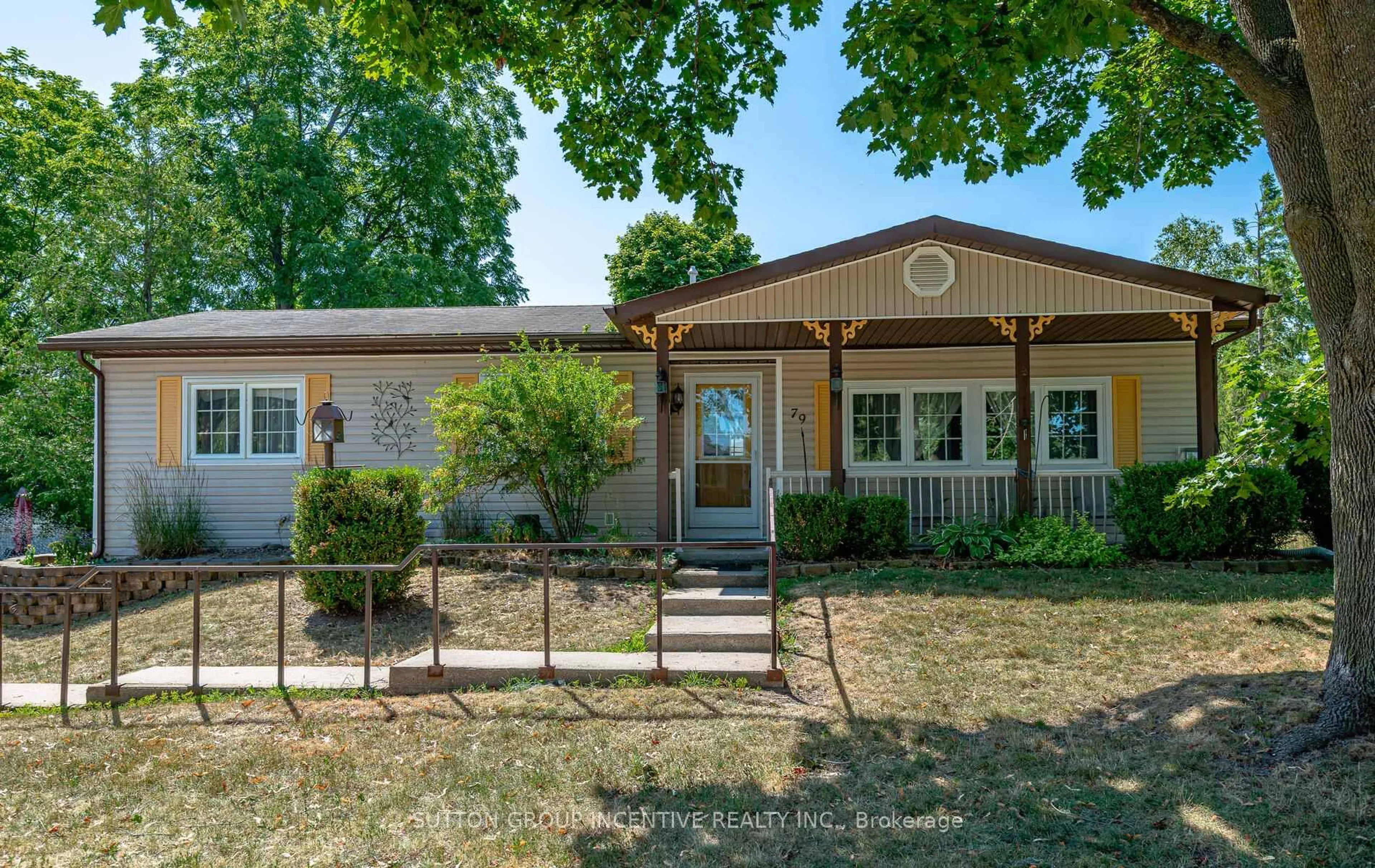 Home with vinyl exterior material, street for 79 Main St, Innisfil Ontario L9S 1M4
