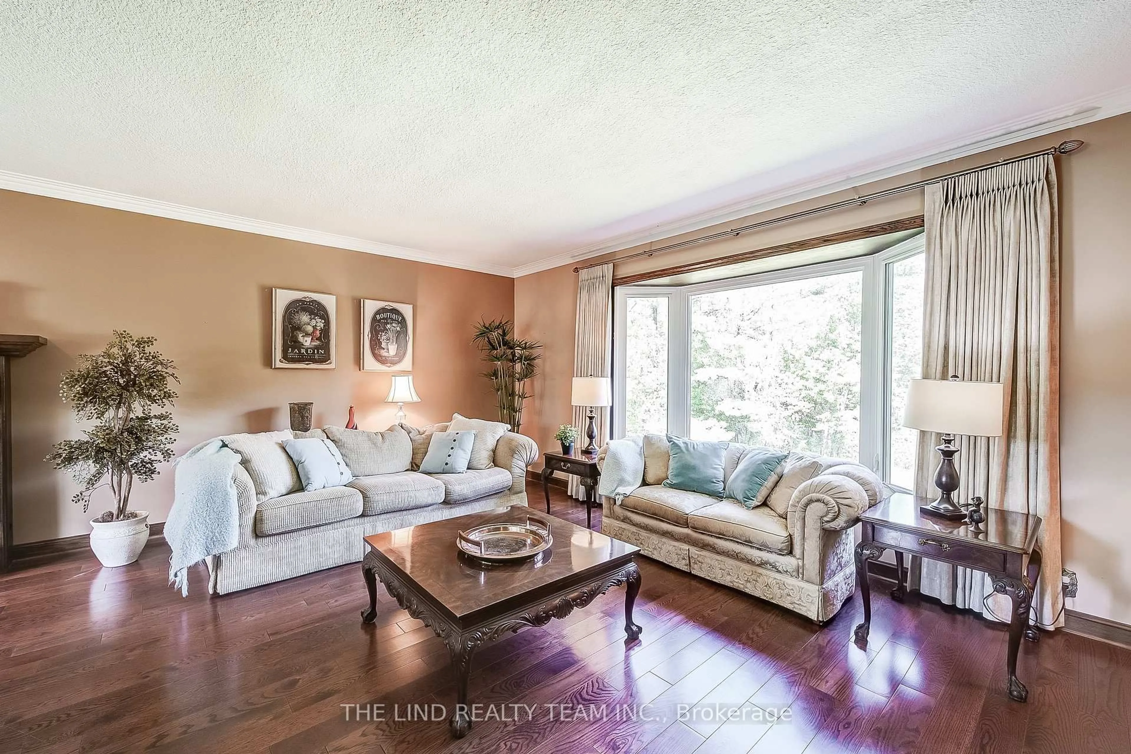 Living room with furniture, wood/laminate floor for 231 Ridge Rd, Aurora Ontario L4G 0M3
