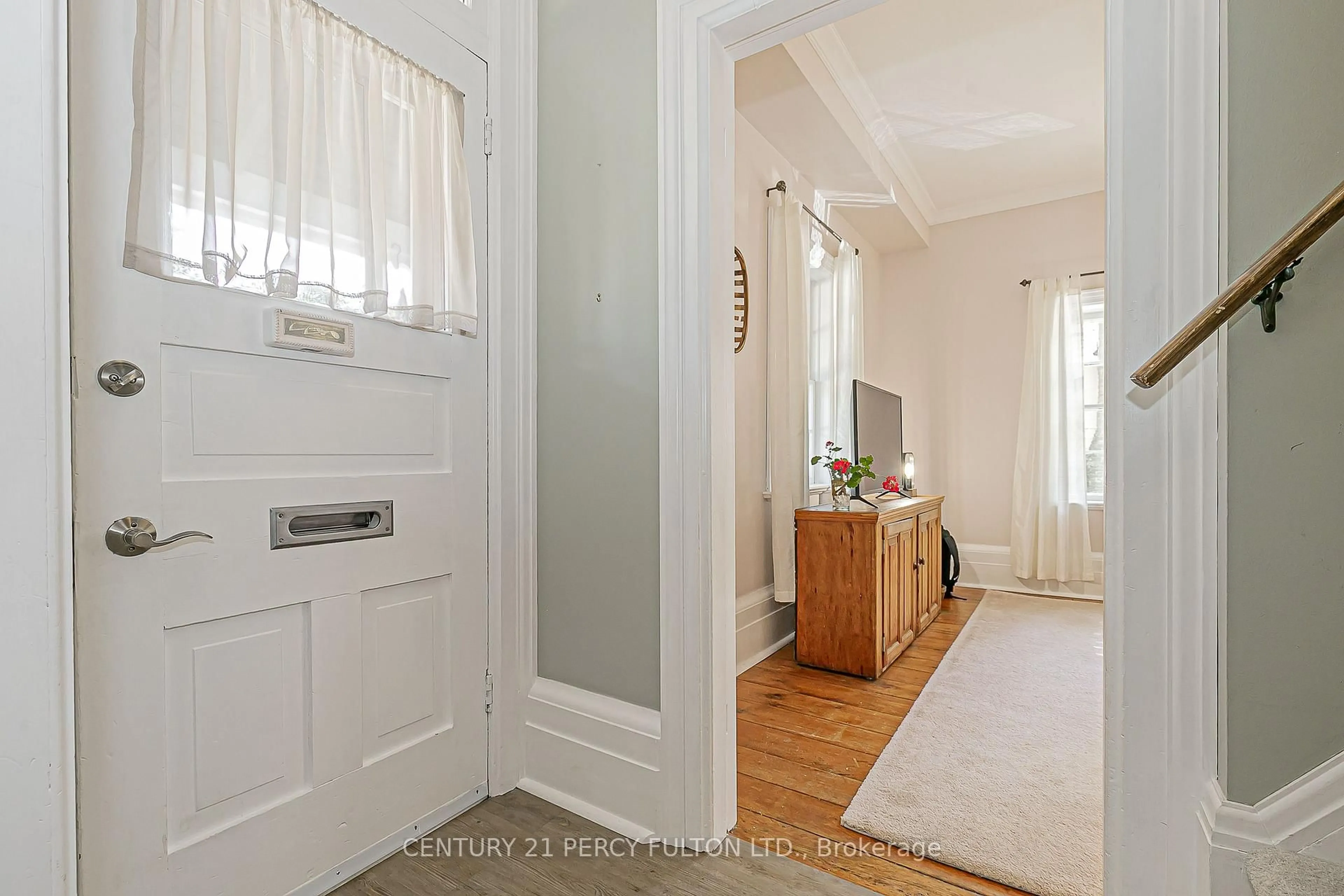 Indoor entryway for 42 Joseph St, Markham Ontario L3P 2N3