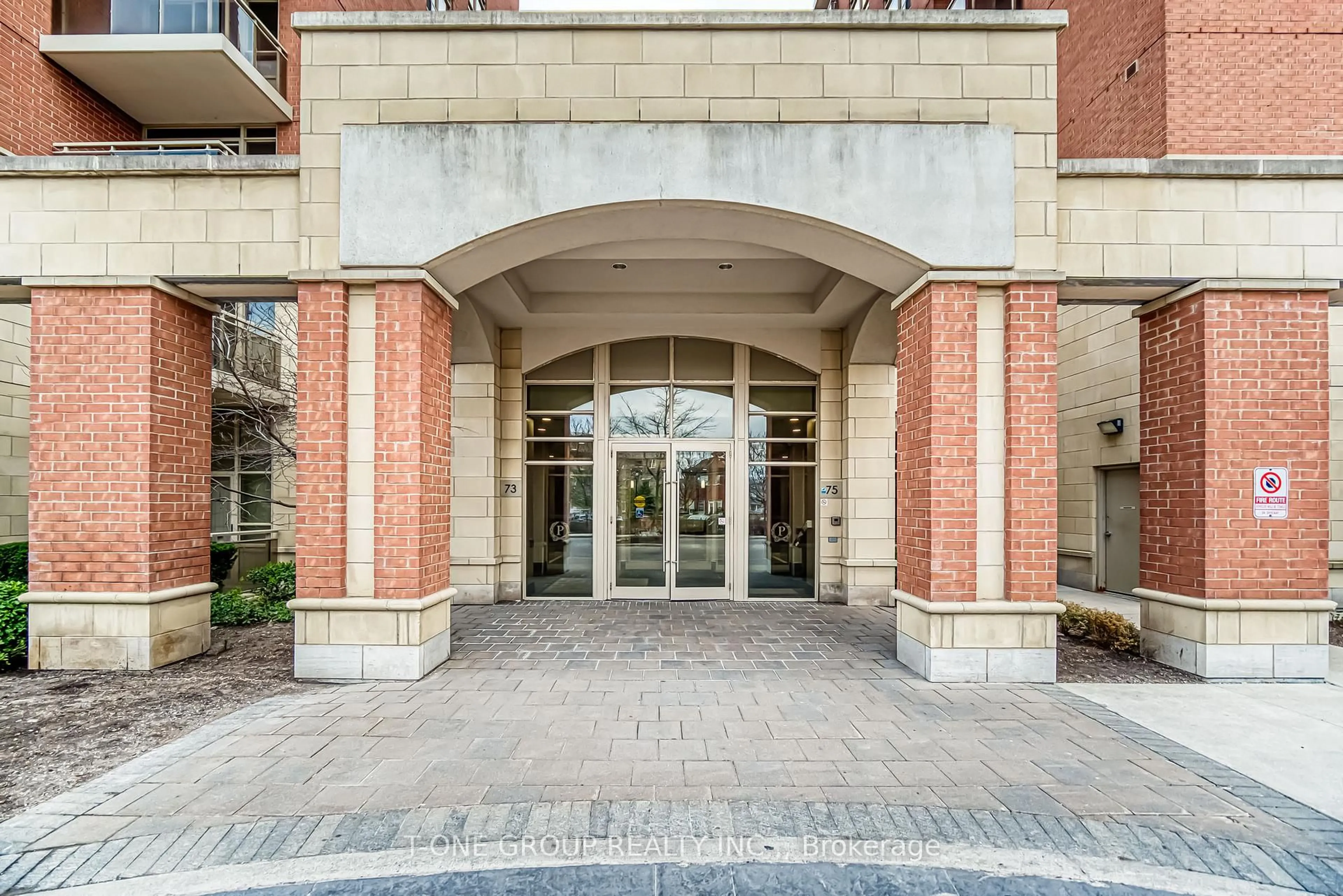Indoor foyer for 75 King William Cres #909, Richmond Hill Ontario L4B 0C1