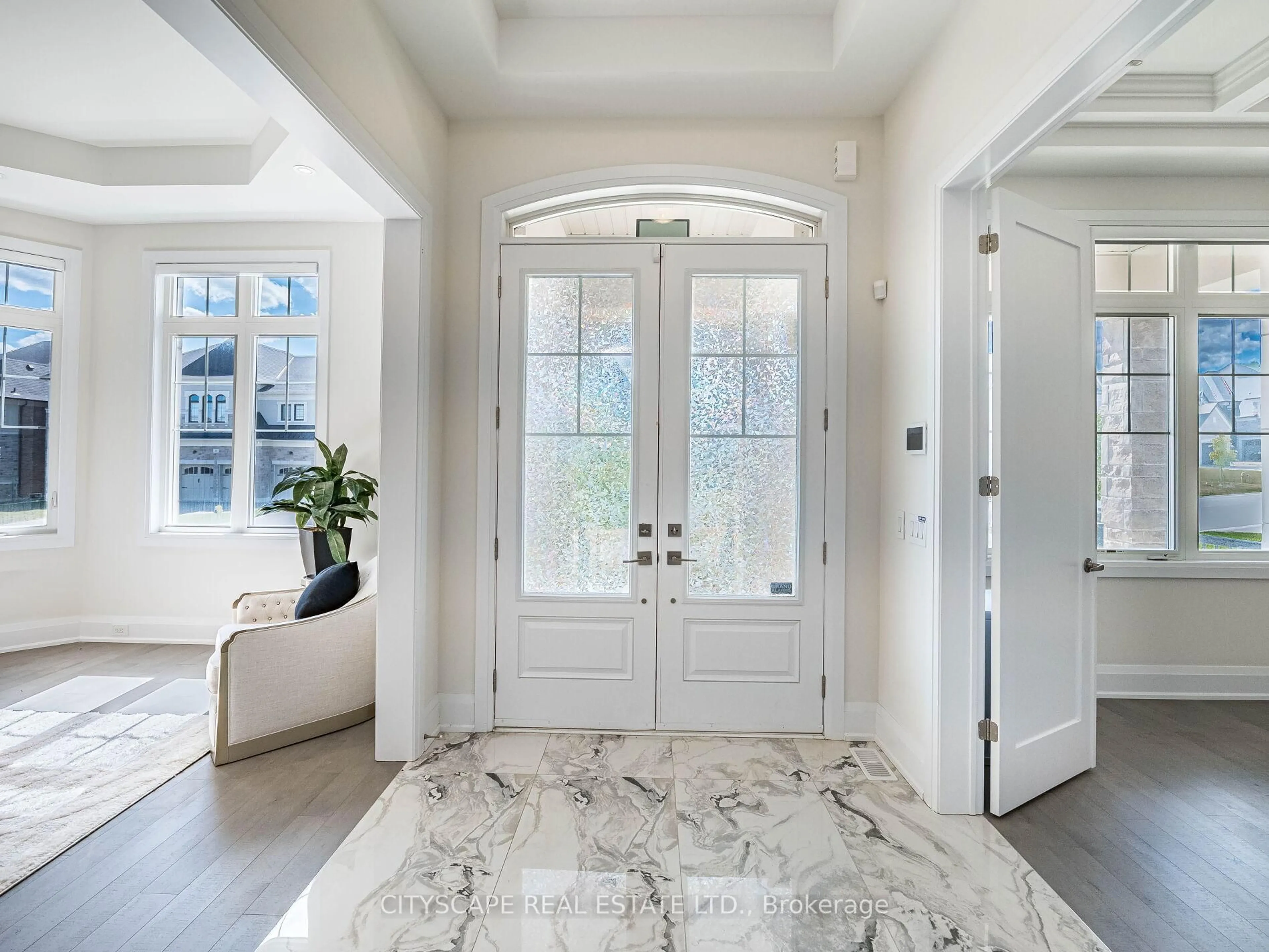 Indoor entryway for 51 Enclave Crt, Vaughan Ontario L4H 4V9