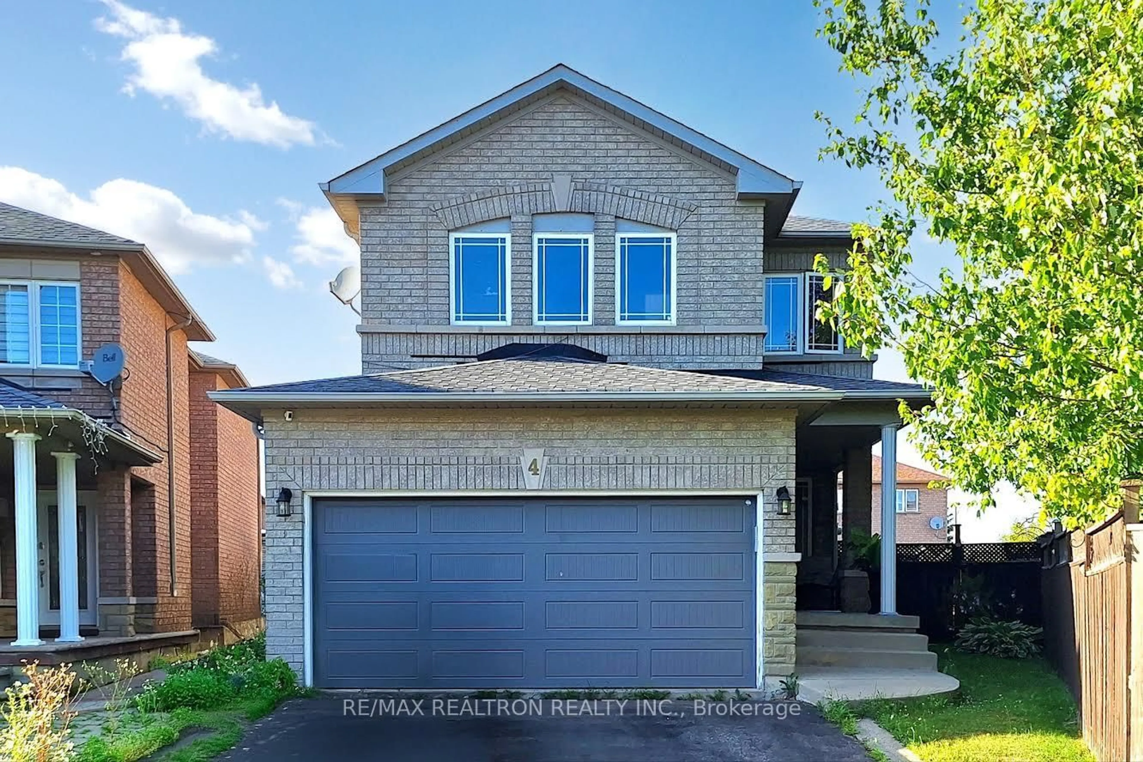 Home with brick exterior material, street for 4 Kalmar Cres, Richmond Hill Ontario L4E 3Z3