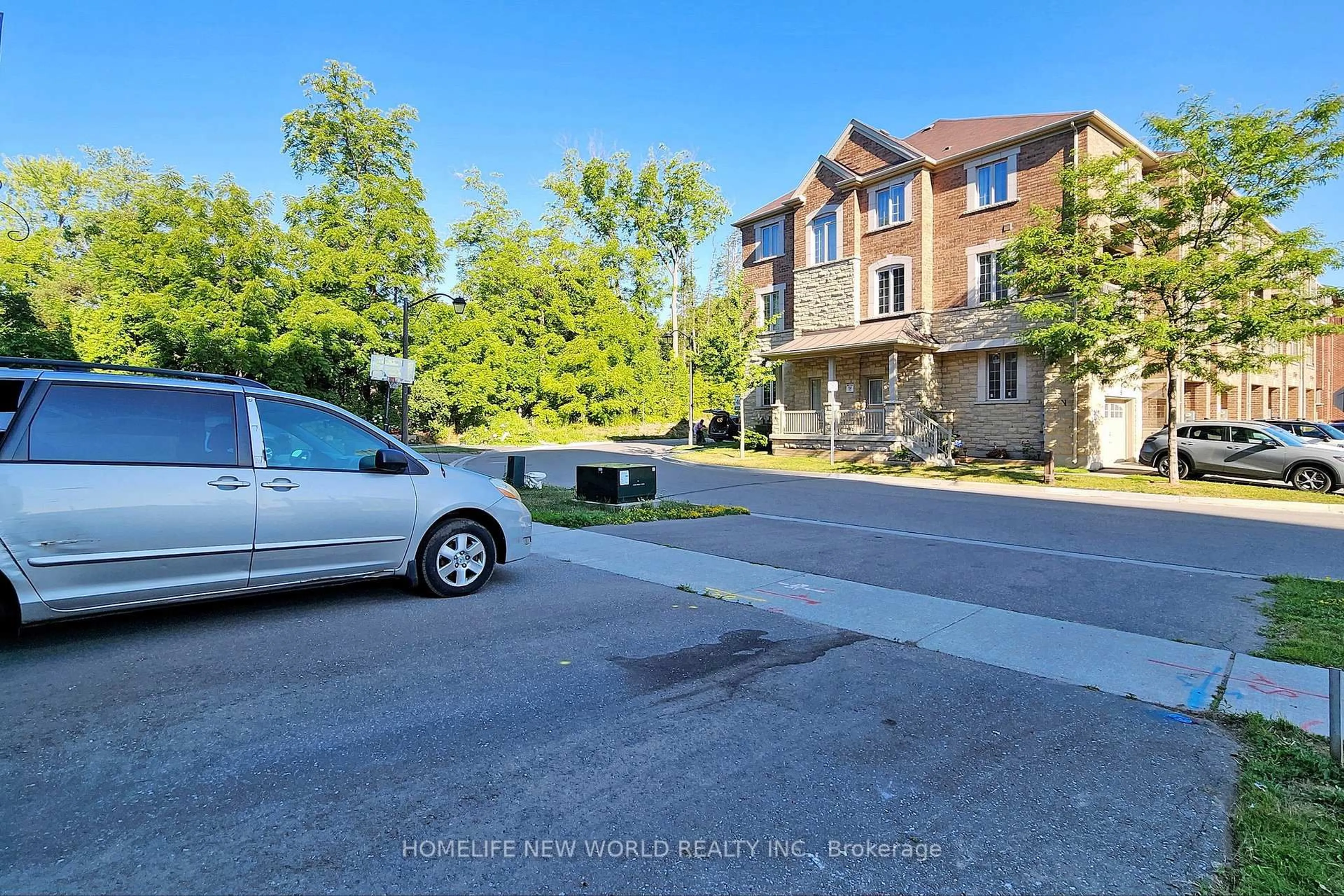 A pic from outside/outdoor area/front of a property/back of a property/a pic from drone, street for 40 Battista Perri Dr, Markham Ontario L6E 0R6