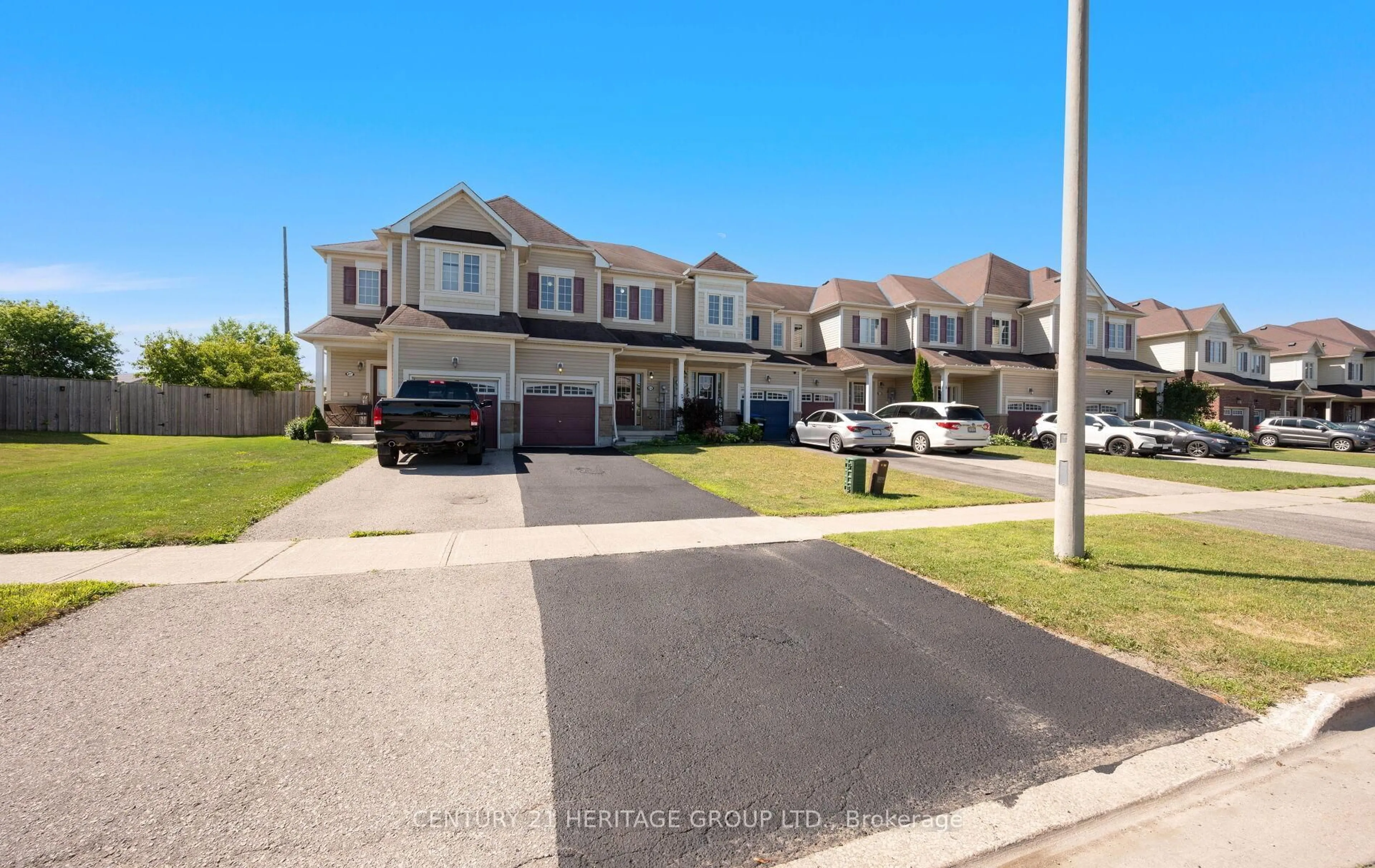 A pic from outside/outdoor area/front of a property/back of a property/a pic from drone, street for 45 Ruthven Cres, New Tecumseth Ontario L9R 0A5