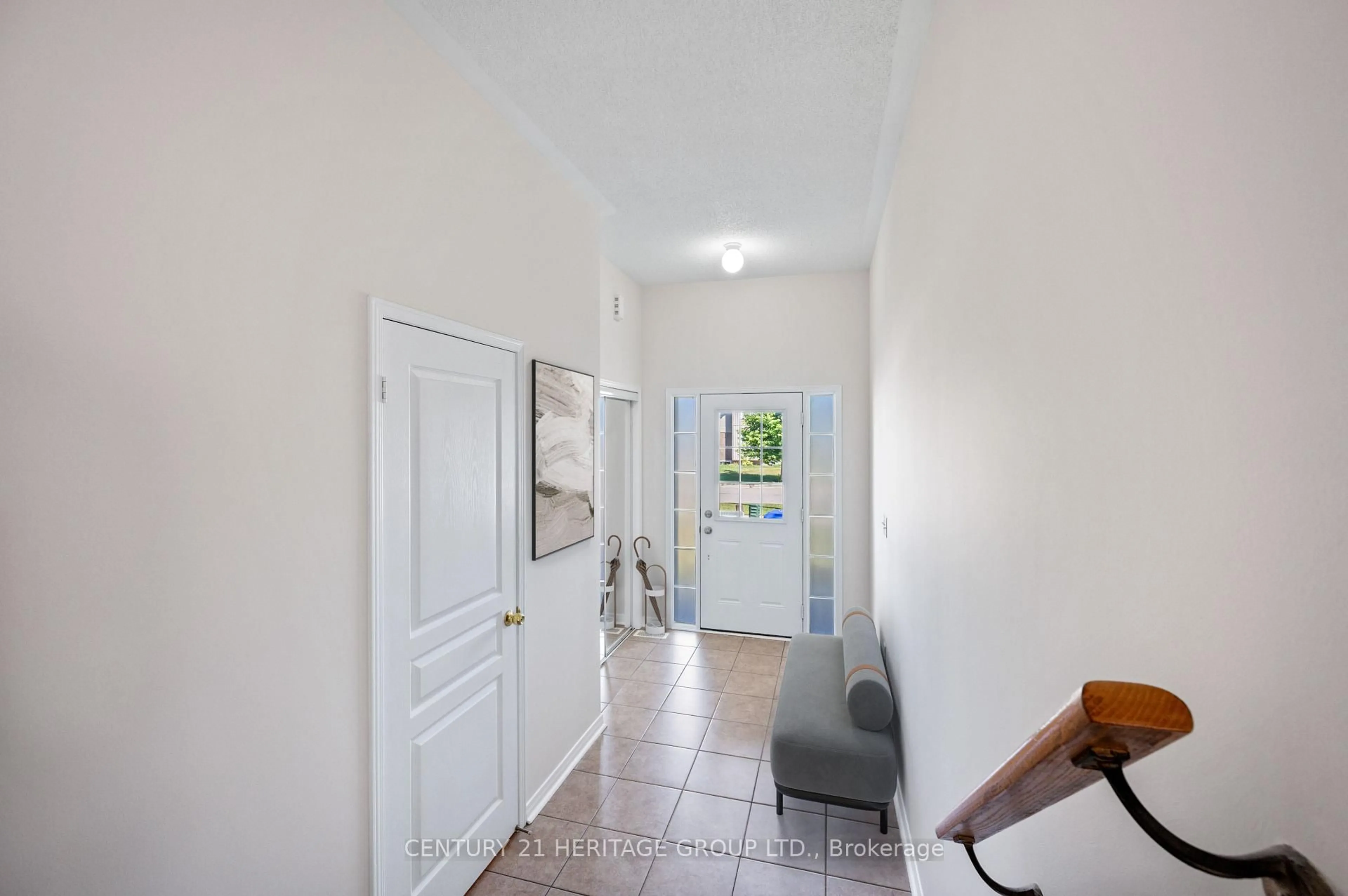 Indoor entryway for 45 Ruthven Cres, New Tecumseth Ontario L9R 0A5