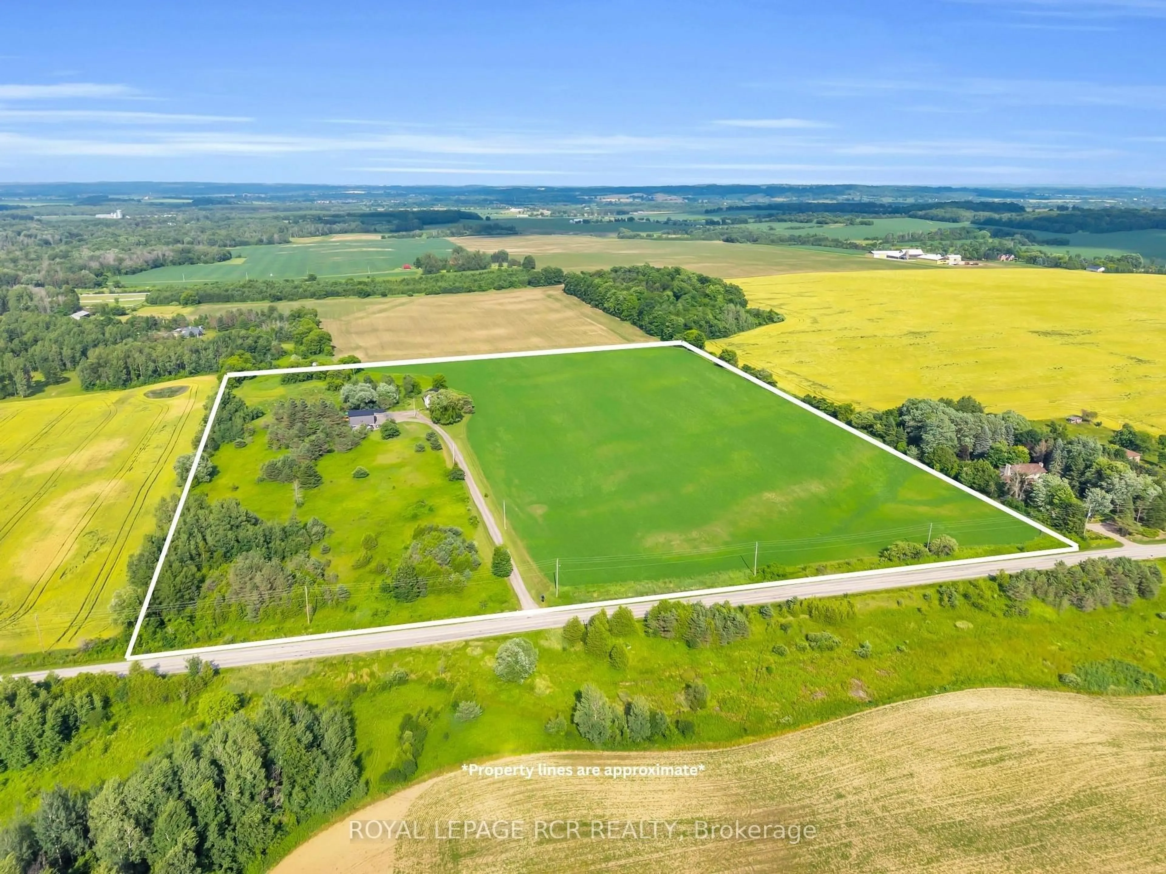 A pic from outside/outdoor area/front of a property/back of a property/a pic from drone, unknown for 3145 Adjala Tecumseth Townline, New Tecumseth Ontario L0G 1A0