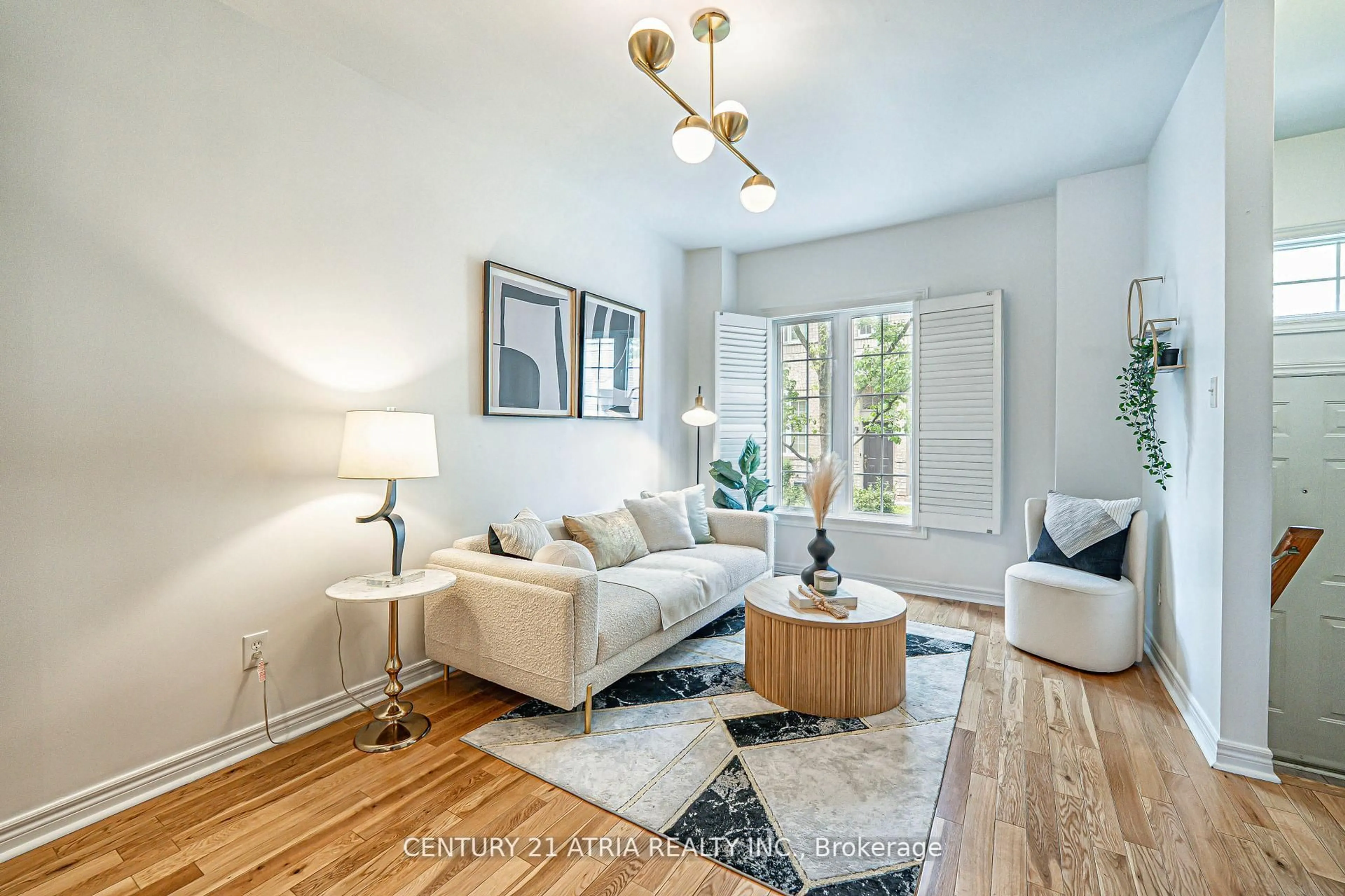 Living room with furniture, wood/laminate floor for 23 Observatory Lane #91, Richmond Hill Ontario L4C 0M7