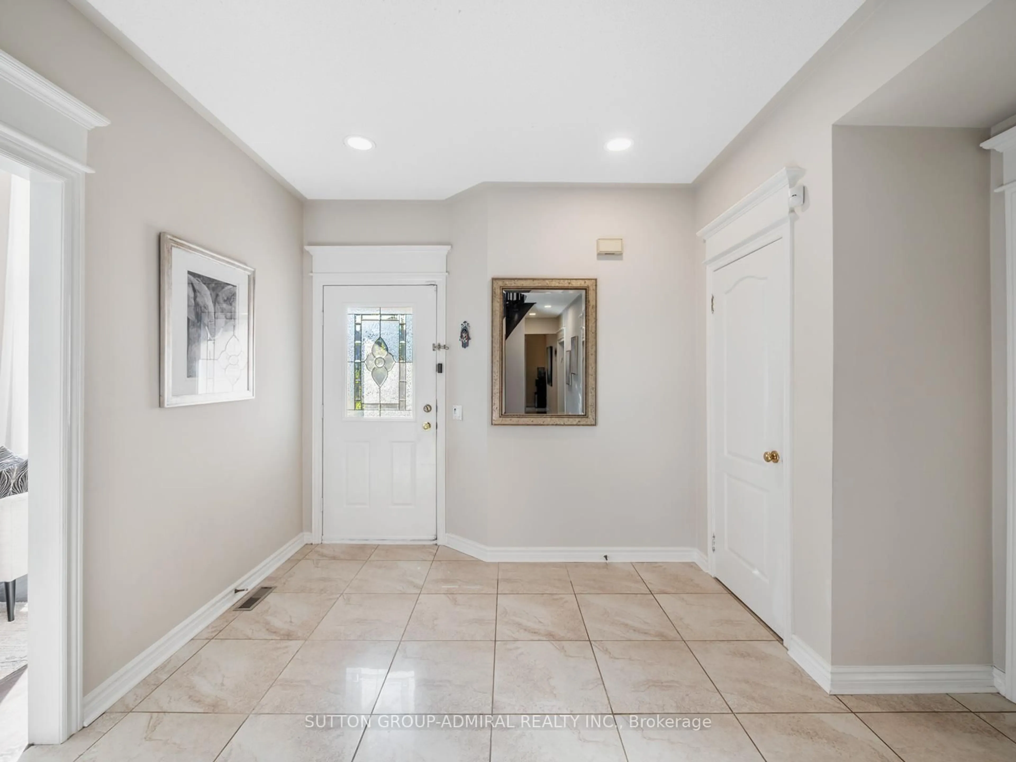 Indoor entryway for 88 Ventura Way, Vaughan Ontario L4J 7T4