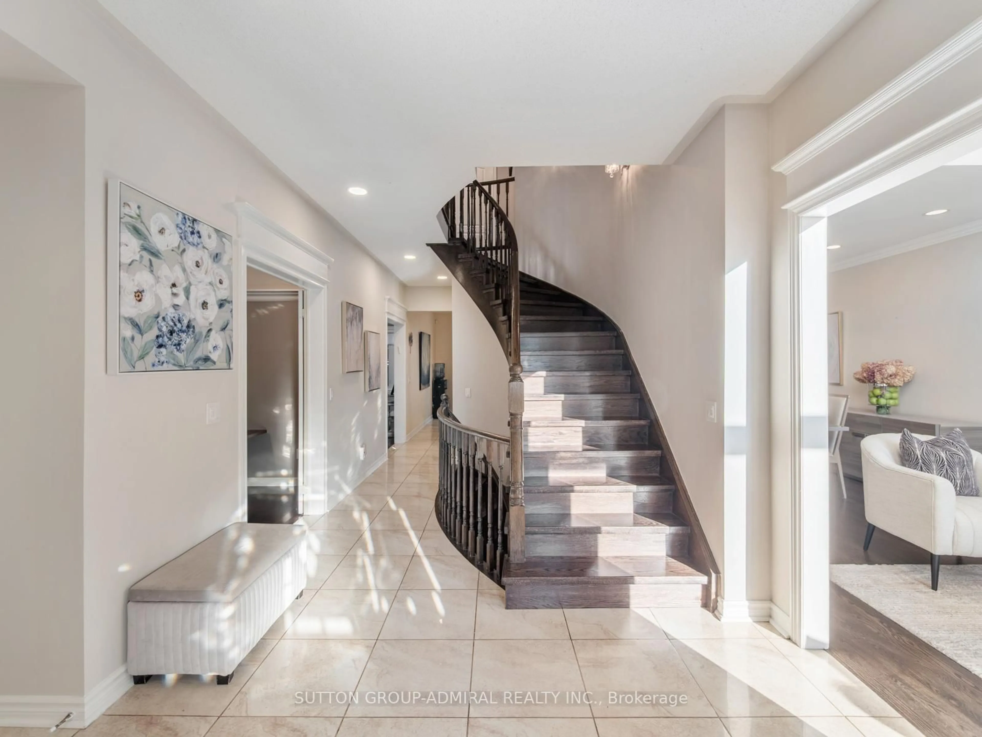 Indoor foyer for 88 Ventura Way, Vaughan Ontario L4J 7T4