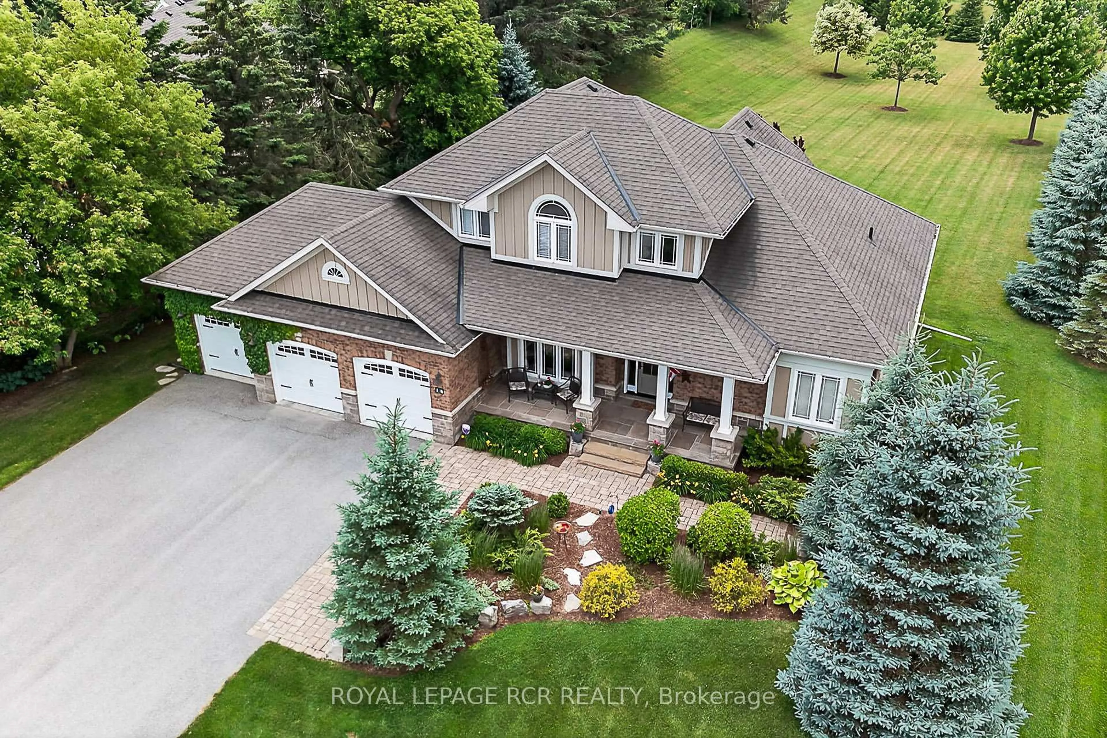 A pic from outside/outdoor area/front of a property/back of a property/a pic from drone, unknown for 14 Goodwood St, Uxbridge Ontario L0C 1A0