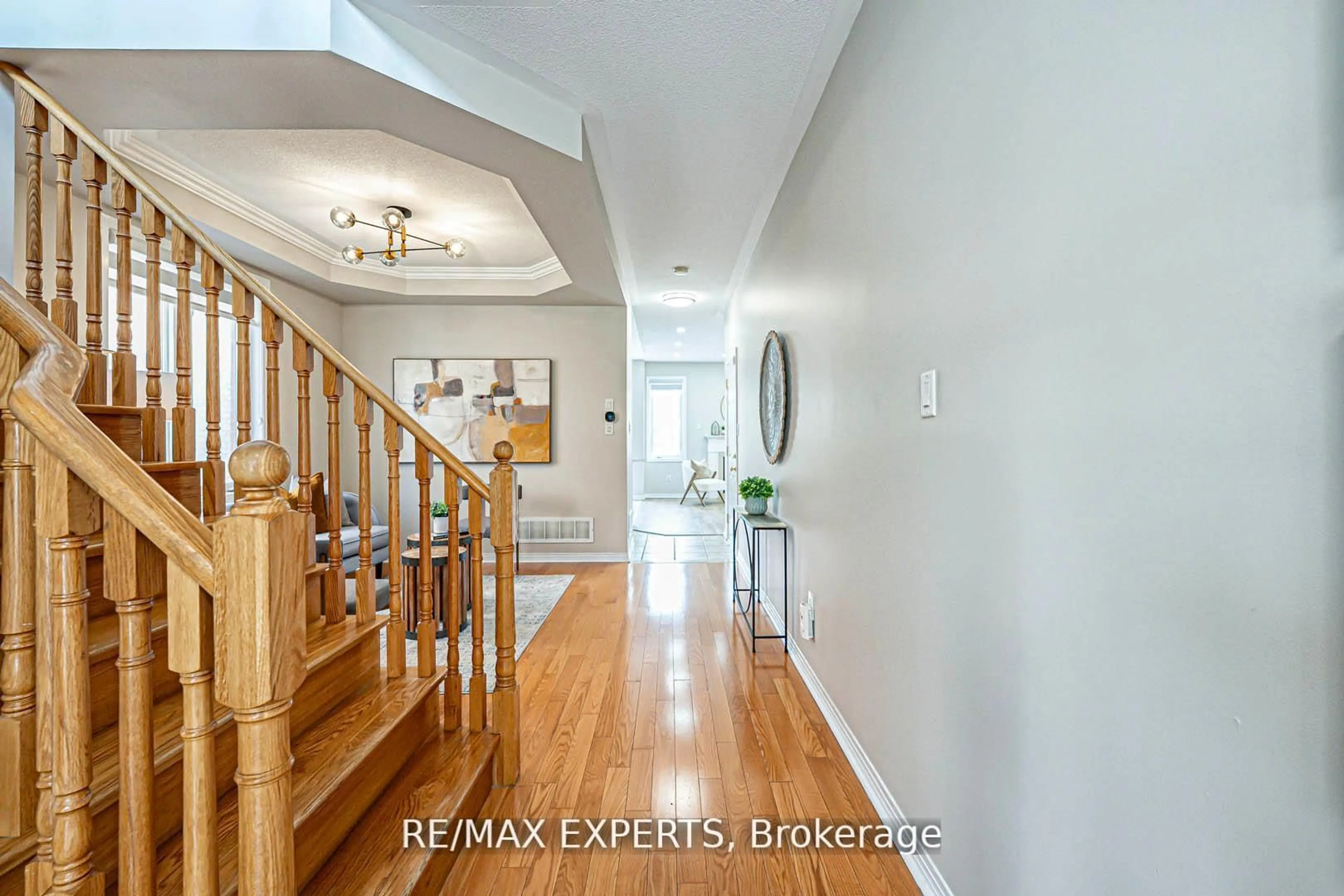 Indoor entryway for 187 Hopecrest Rd, Markham Ontario L6C 2V6