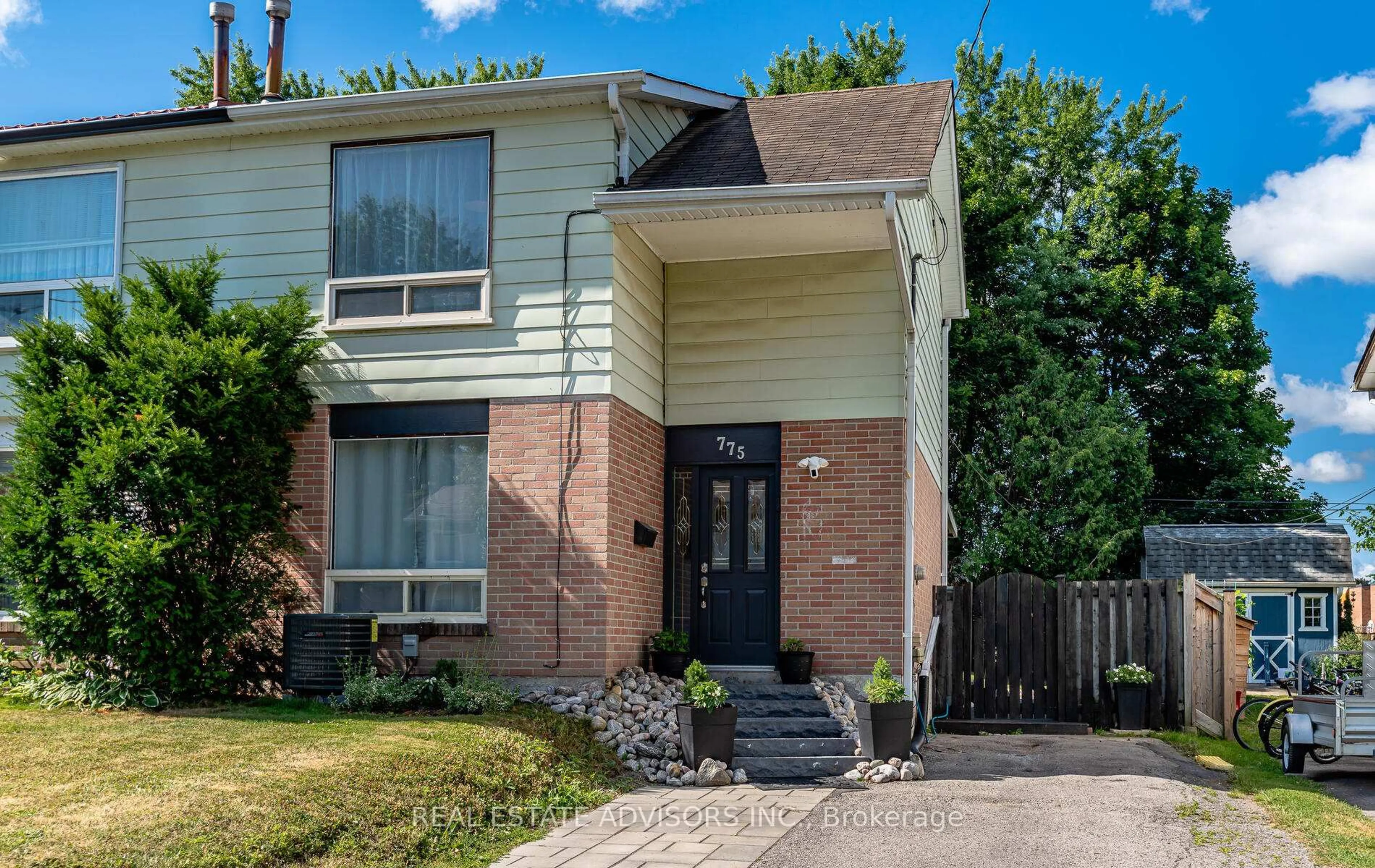 Home with brick exterior material, street for 775 Sunnypoint Dr, Newmarket Ontario L3Y 2Z7