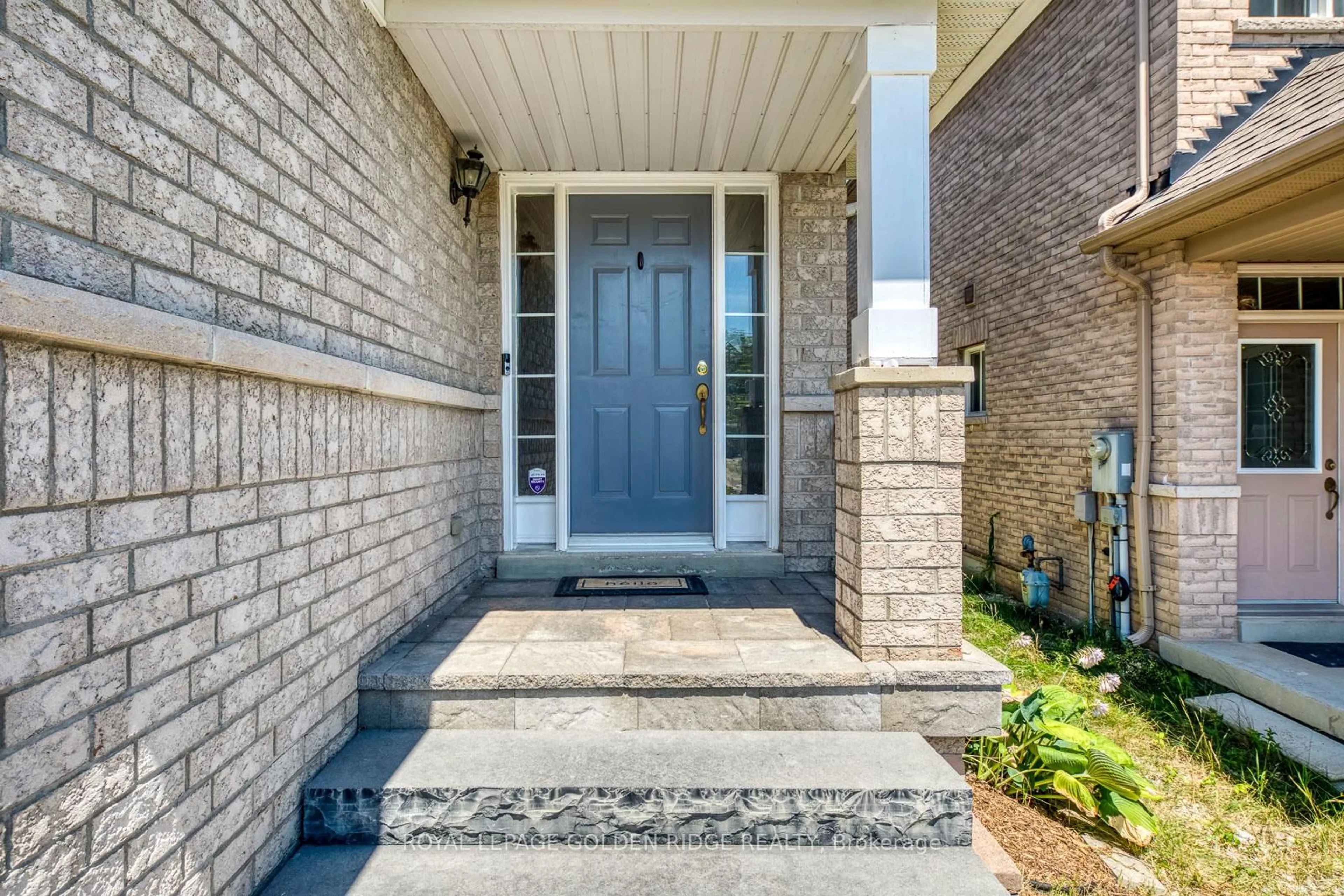 Indoor entryway for 72 Eagle Peak Dr, Richmond Hill Ontario L4S 2W2