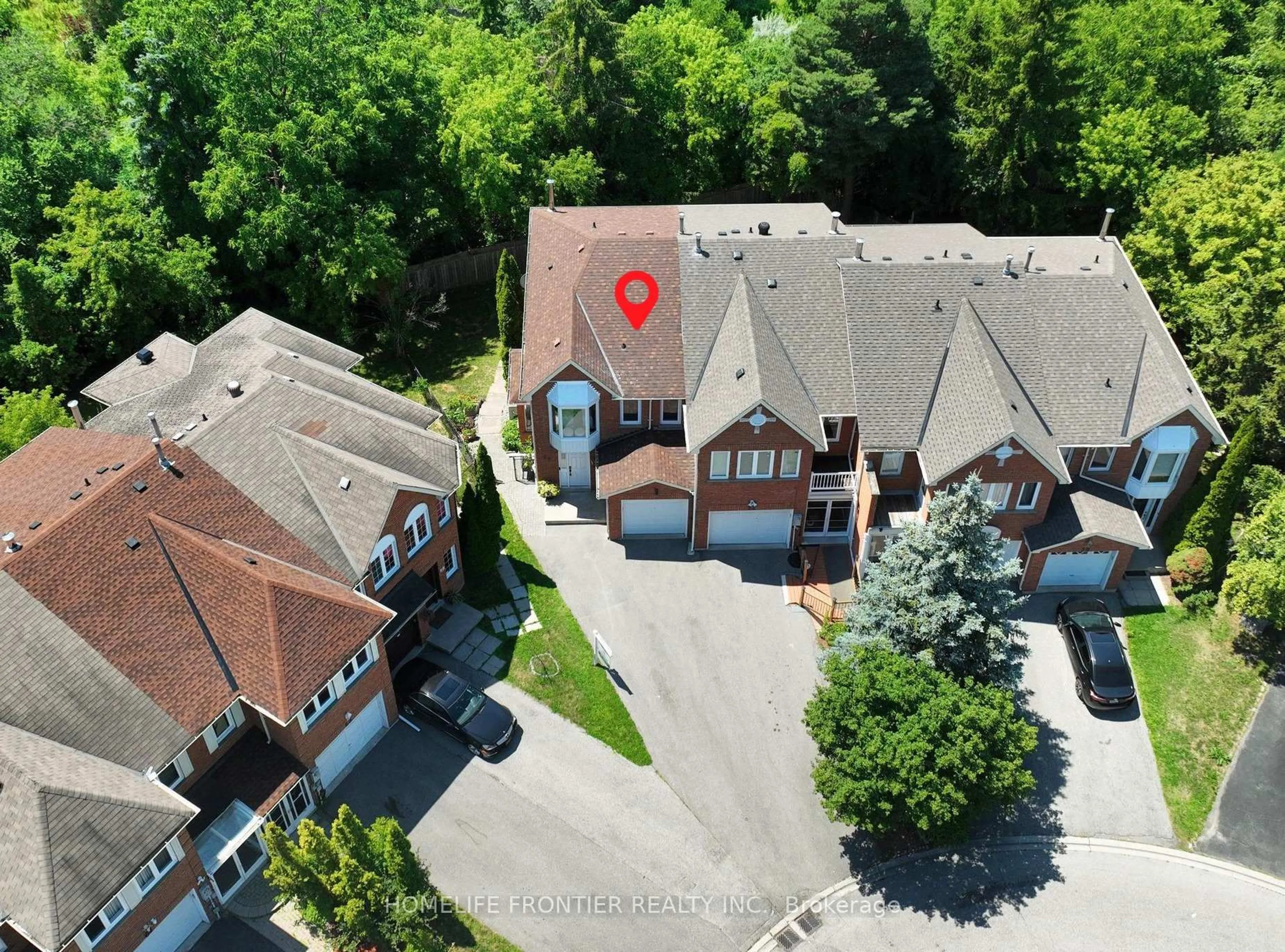 A pic from outside/outdoor area/front of a property/back of a property/a pic from drone, street for 56 Queensmill Crt, Richmond Hill Ontario L4B 1N3