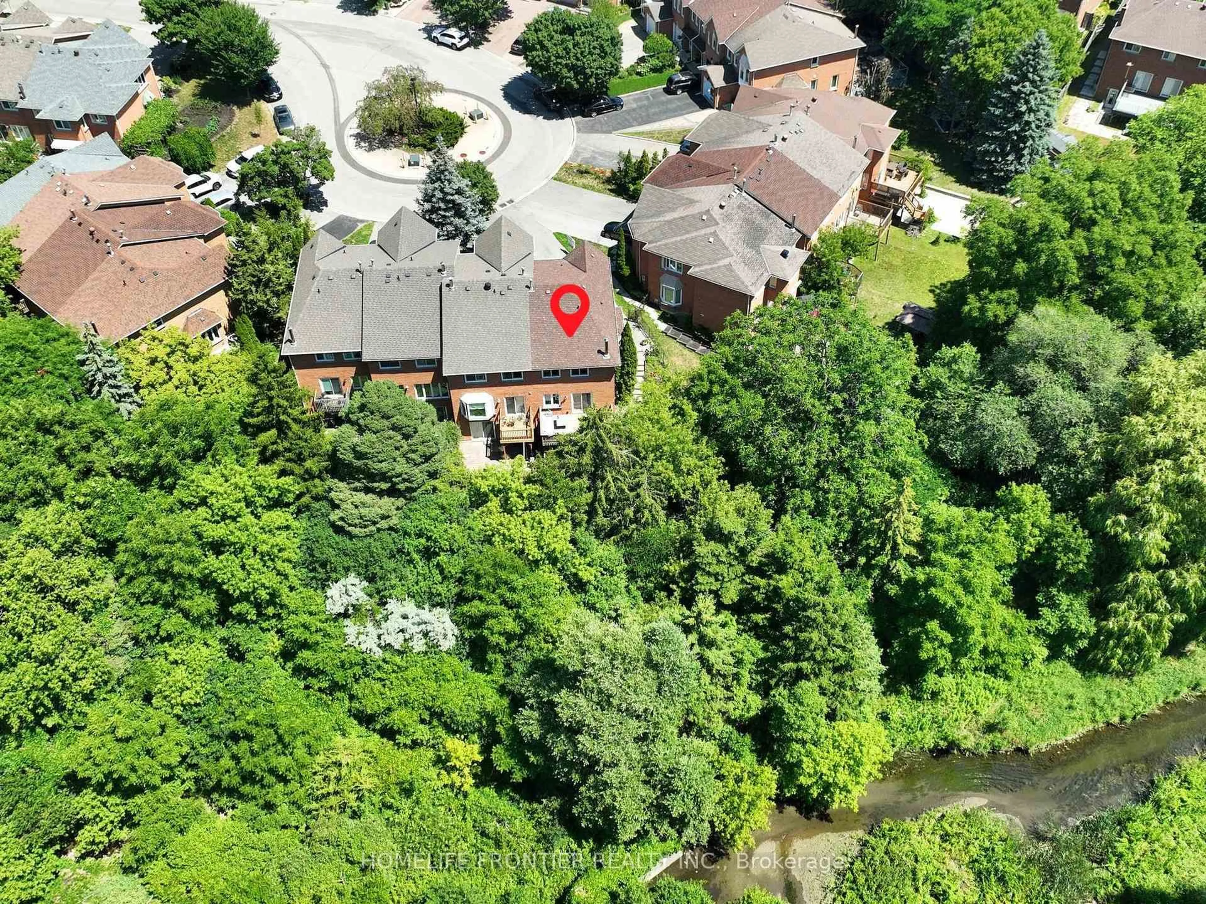 A pic from outside/outdoor area/front of a property/back of a property/a pic from drone, street for 56 Queensmill Crt, Richmond Hill Ontario L4B 1N3