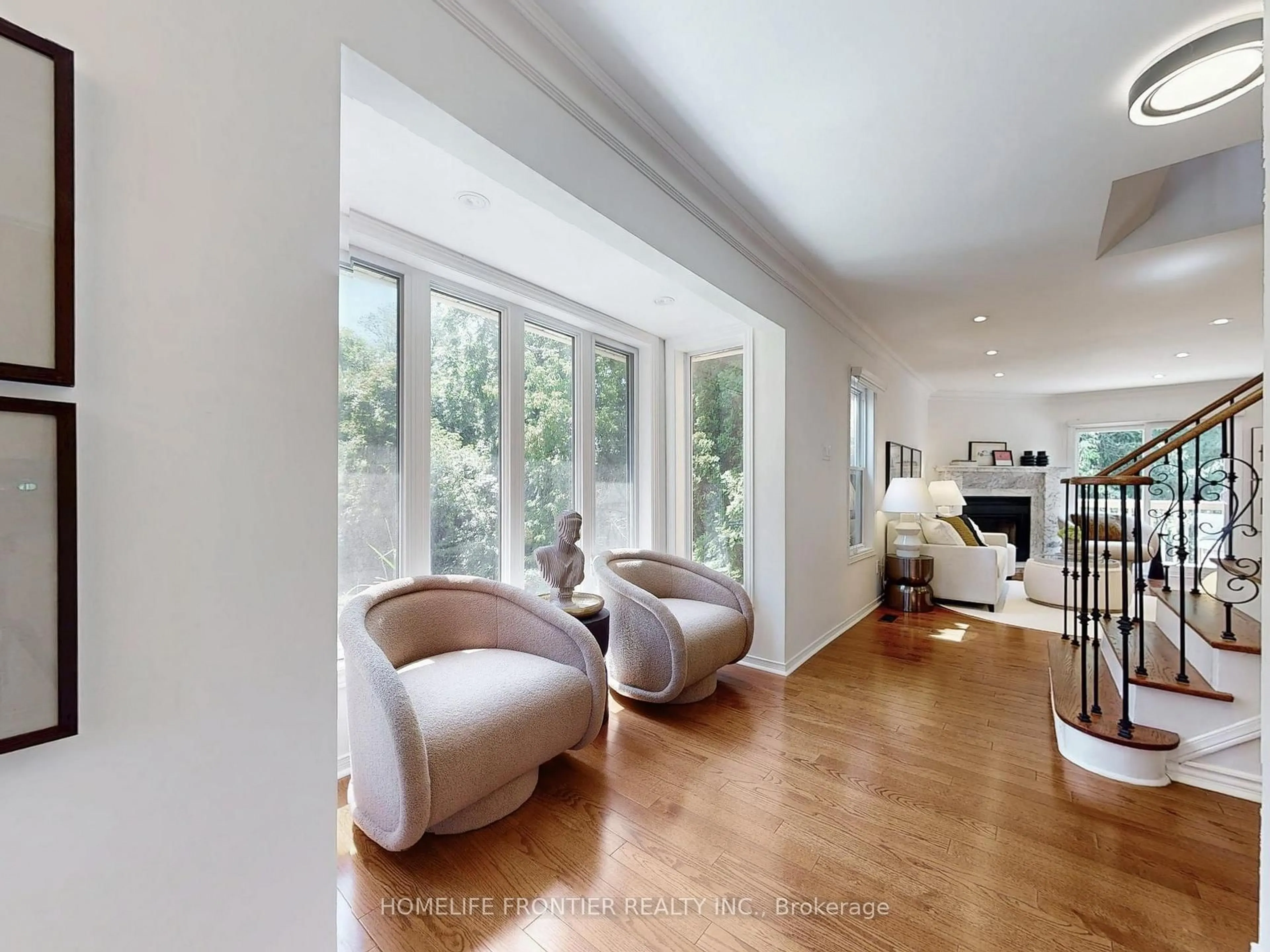 Living room with furniture, unknown for 56 Queensmill Crt, Richmond Hill Ontario L4B 1N3