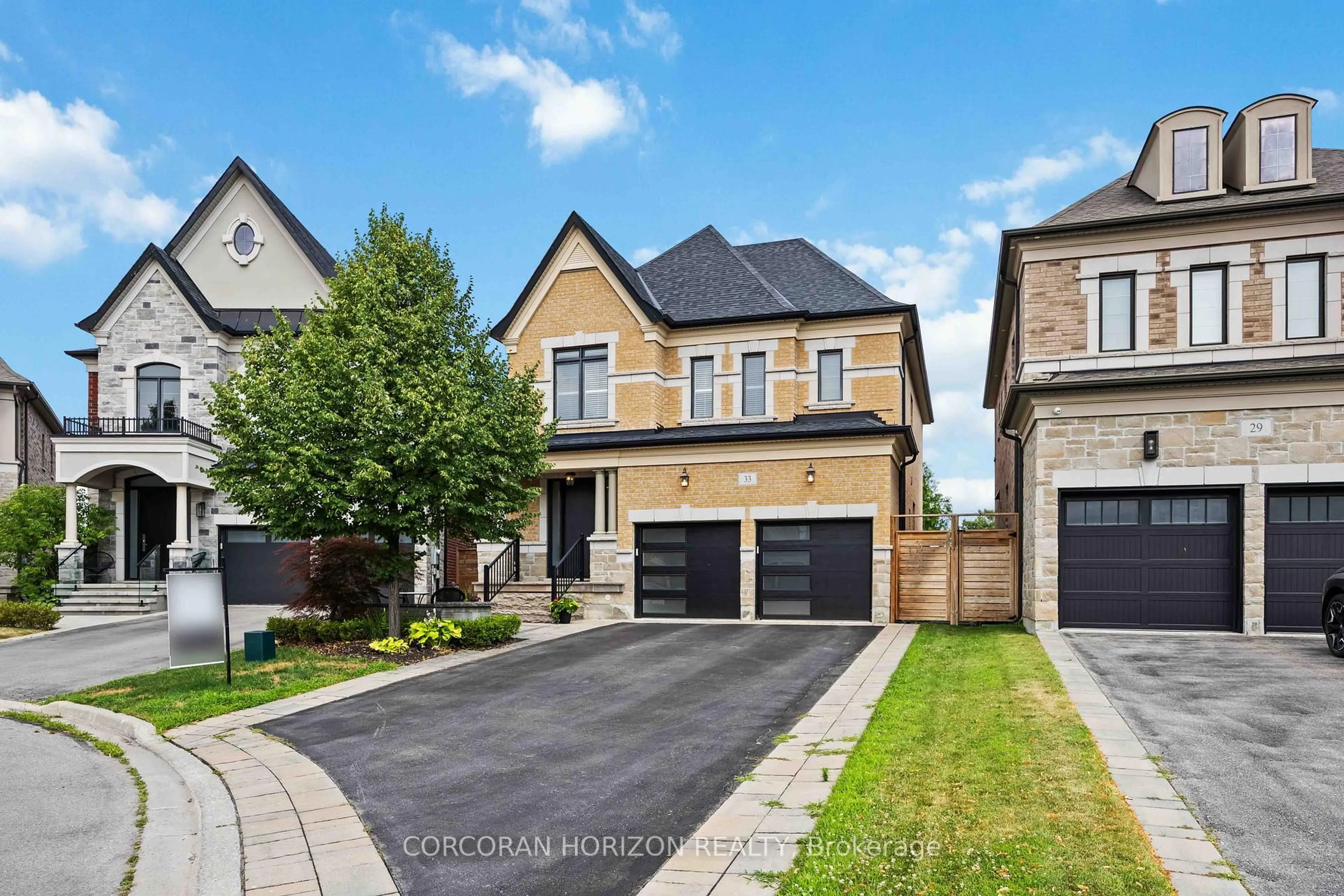 Home with brick exterior material, street for 33 Kylemount Crt, Vaughan Ontario L4J 0J4